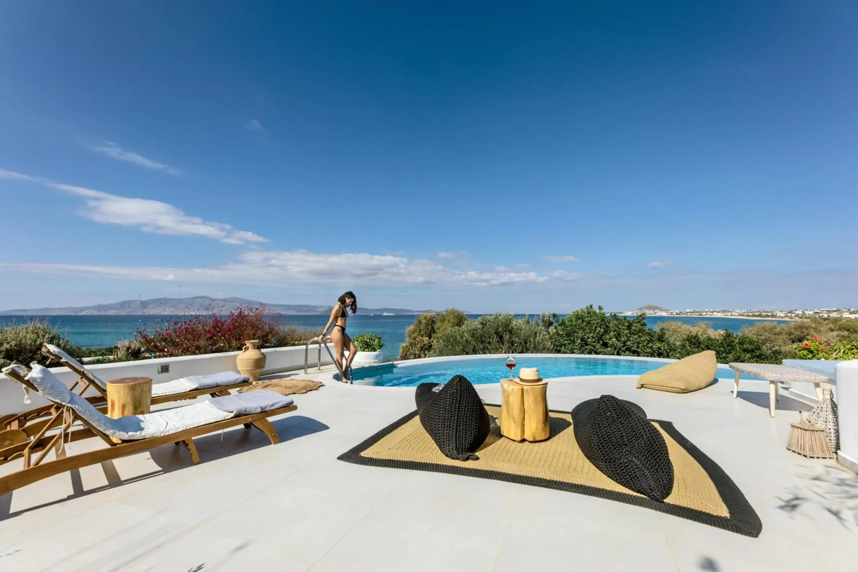 Luxury Five-Bedroom Villa with Private Pool in Villa Paradise in Naxos Luxury Five-Bedroom Villa with Private Pool in Villa Paradise in Naxos