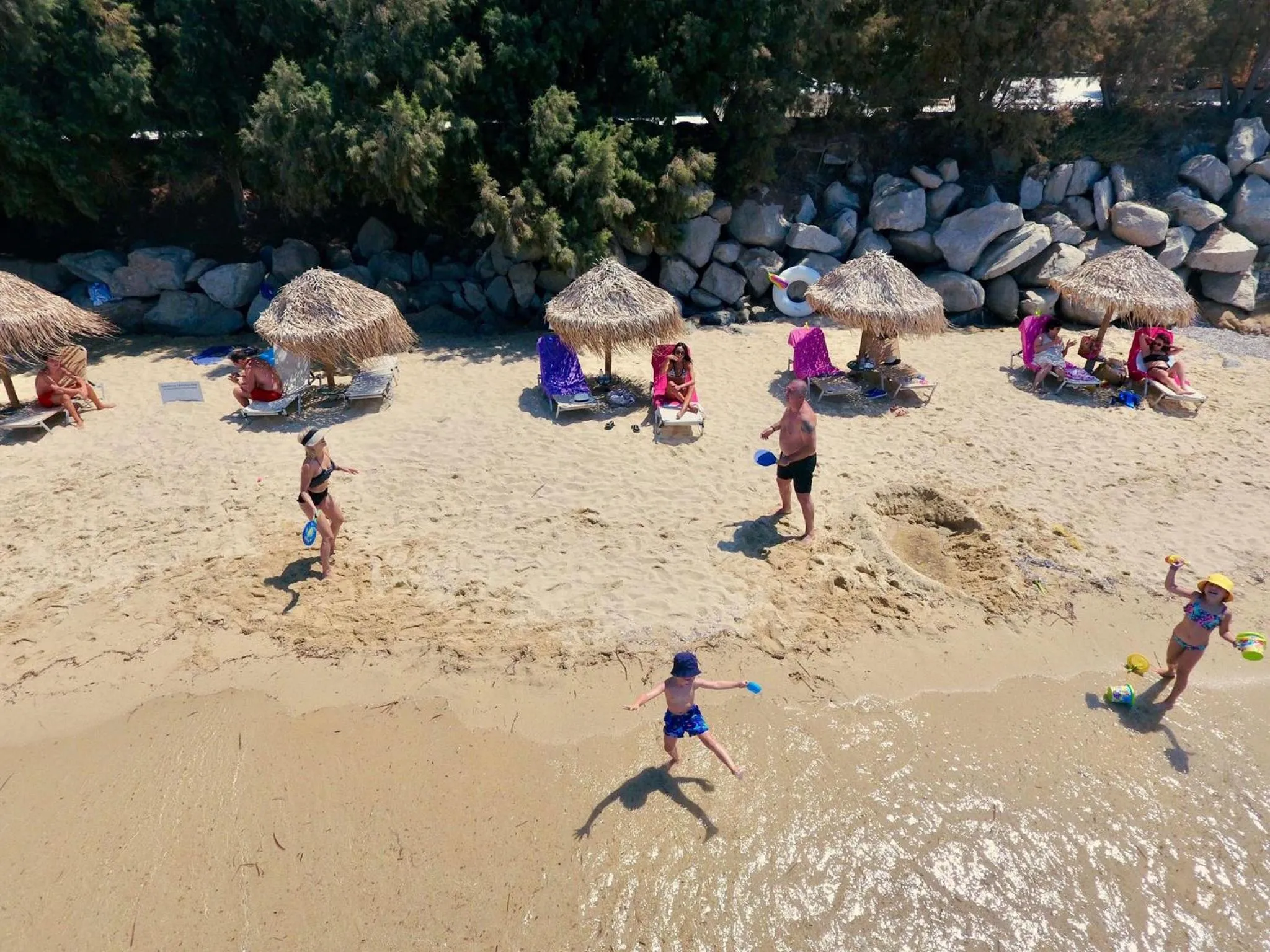 People in Villa Paradise in Naxos