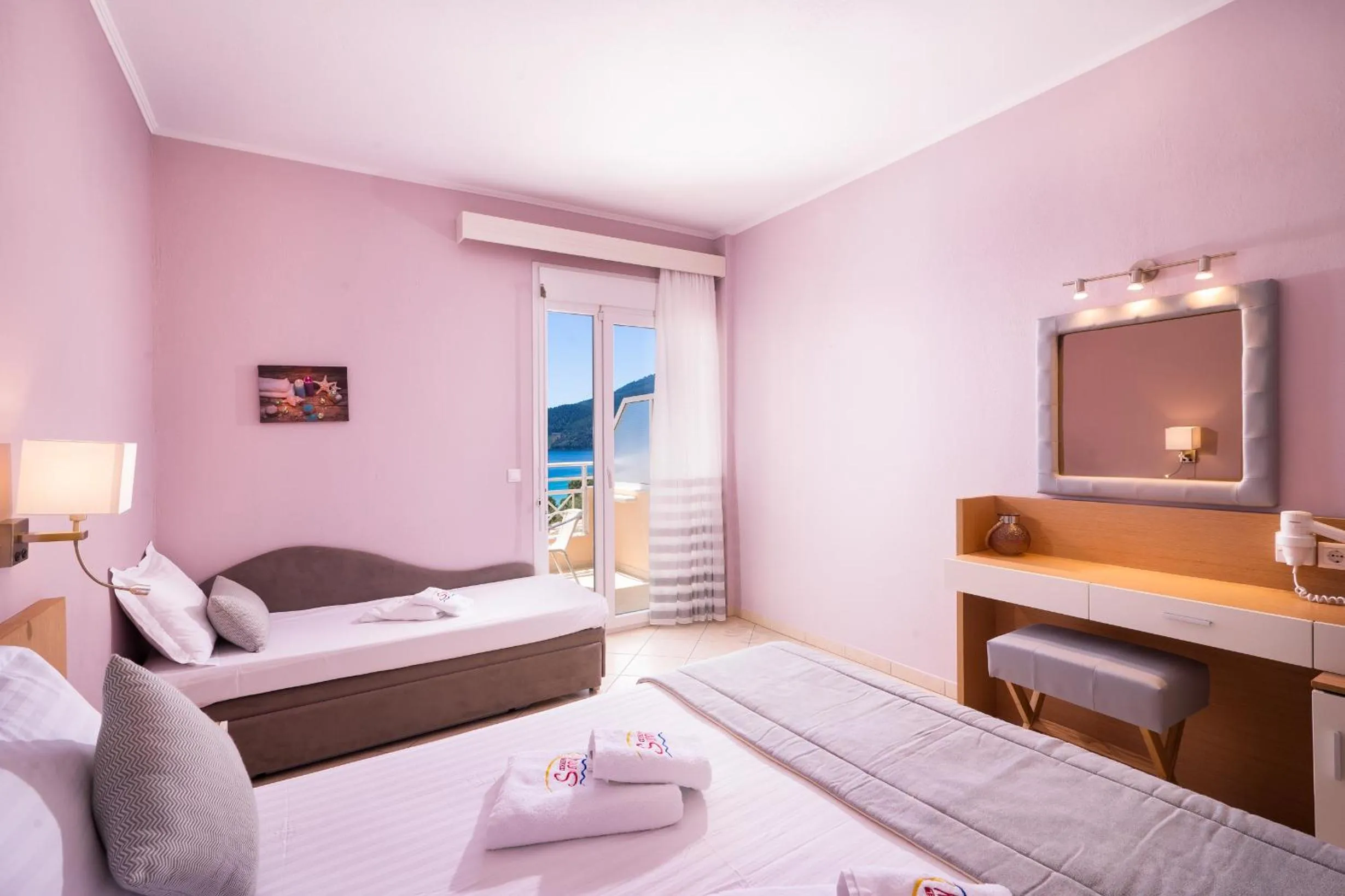 Photo of the whole room, Bed in Sunny Hotel Thassos