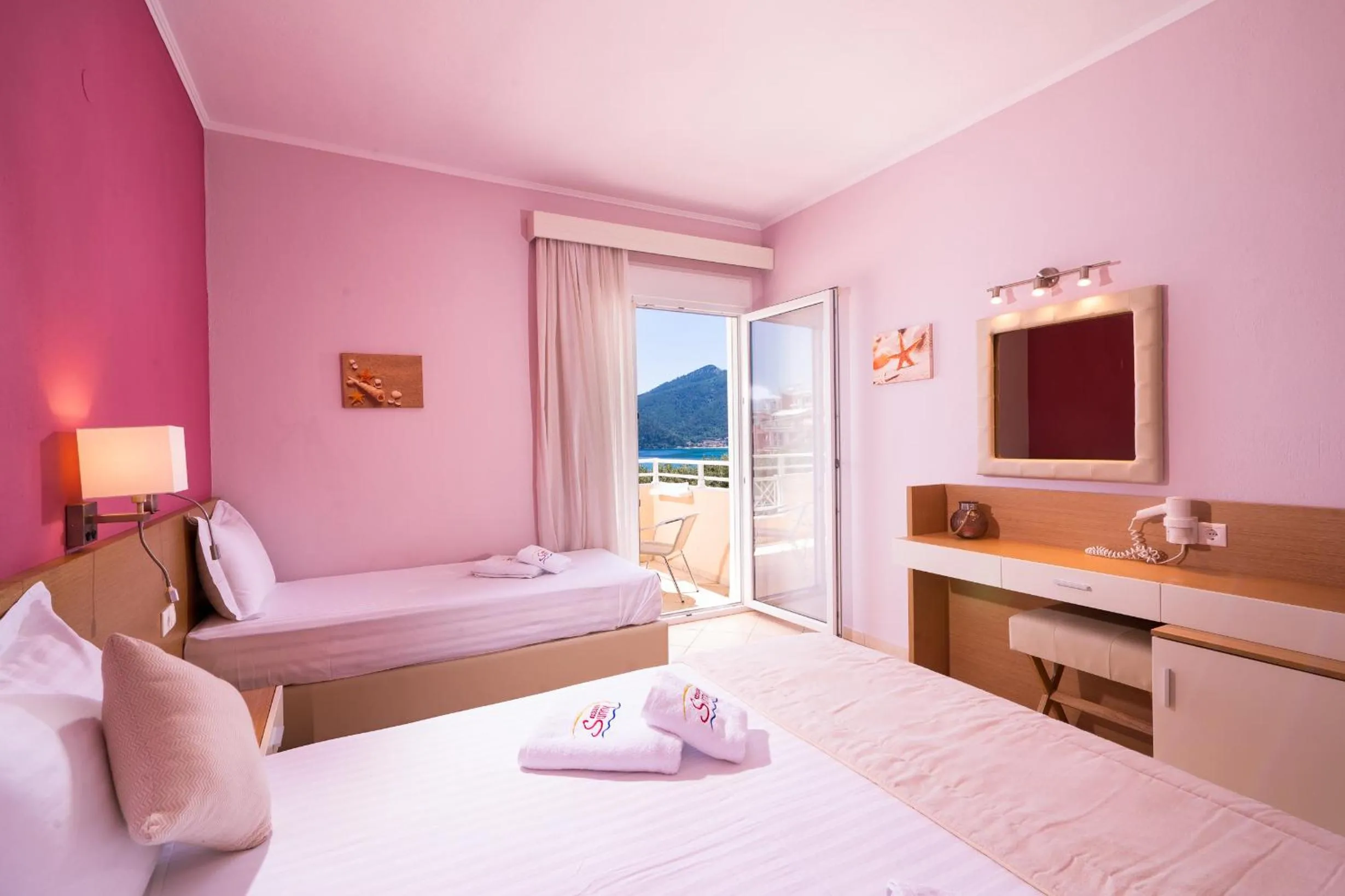 Photo of the whole room, Bed in Sunny Hotel Thassos