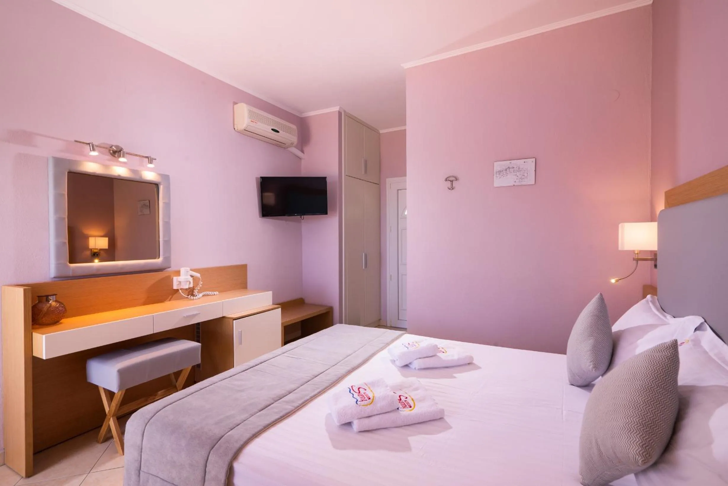 Bedroom, Bed in Sunny Hotel Thassos