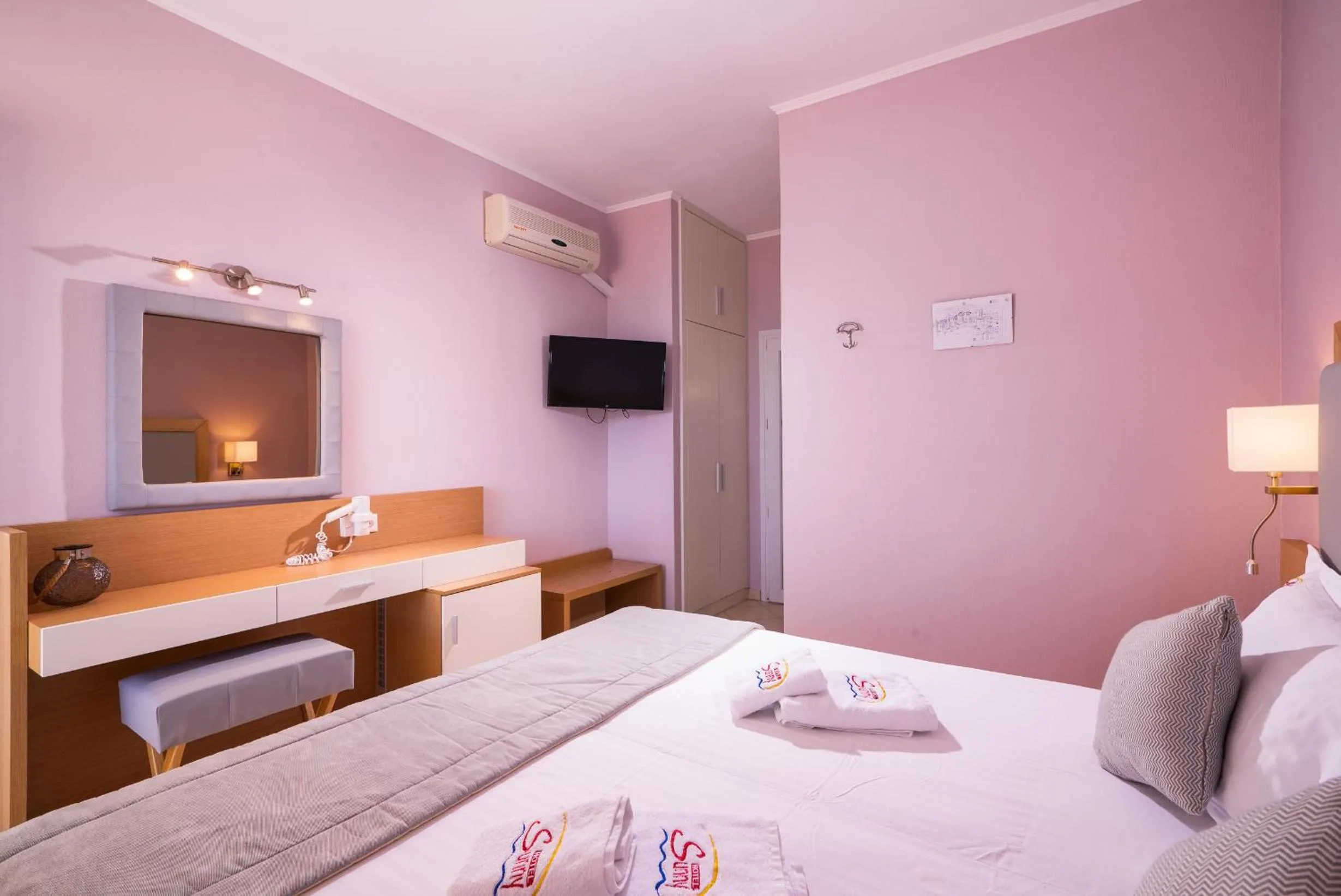 Photo of the whole room, Bed in Sunny Hotel Thassos