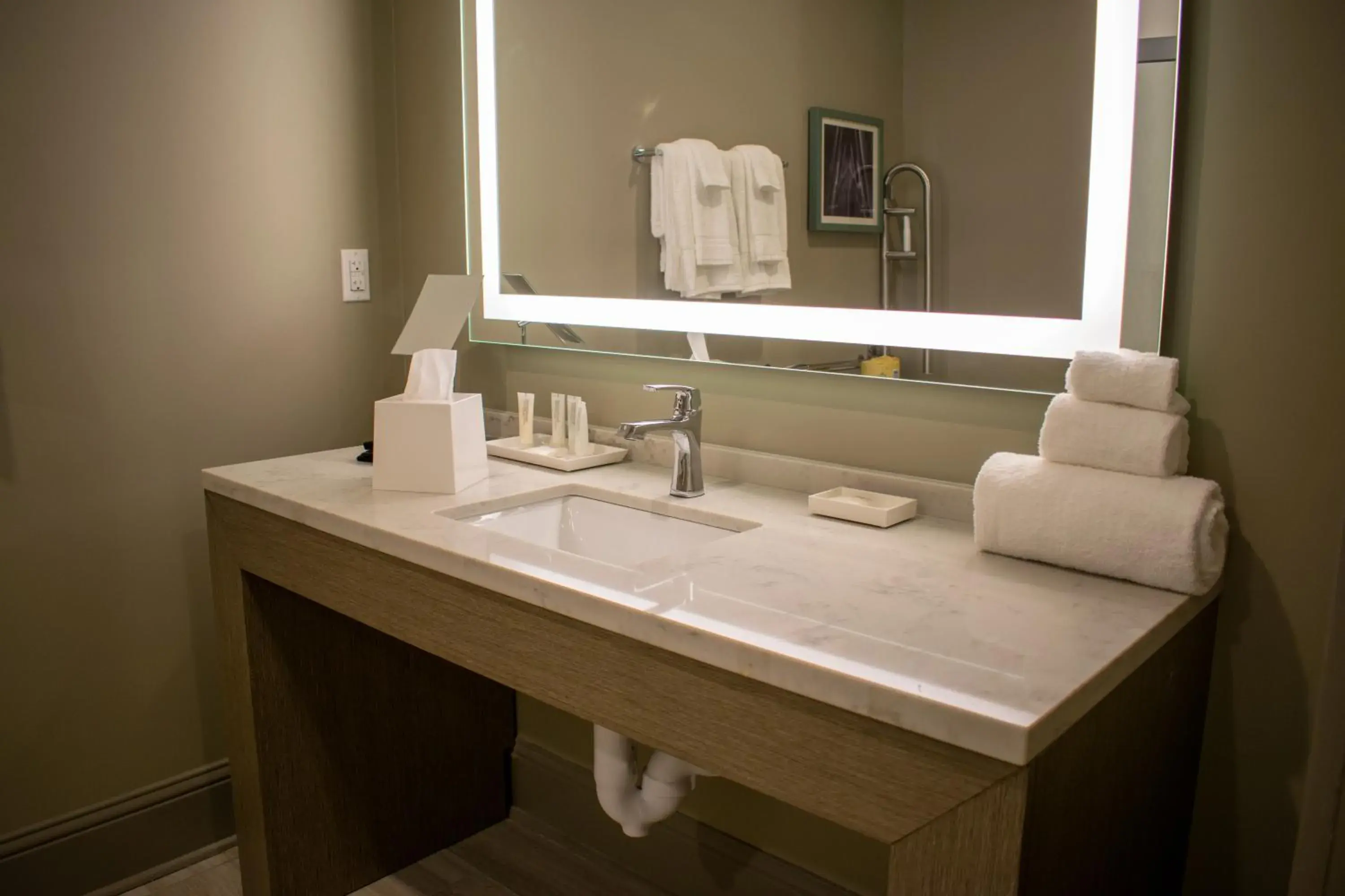 King Room - Disability Access in Grand Centennial Gulfport King Room - Disability Access in Grand Centennial Gulfport