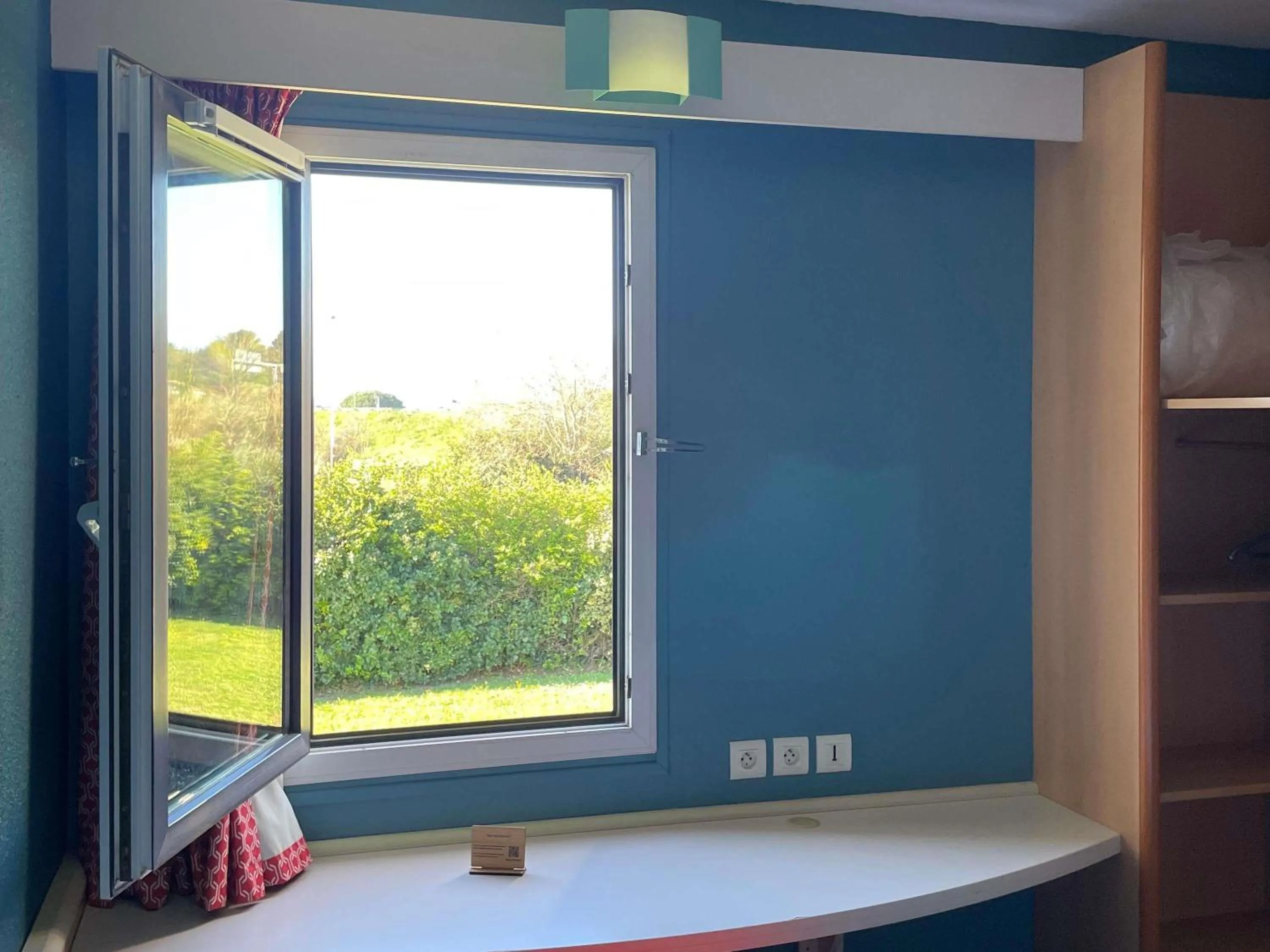 Bedroom in Hotel ibis Narbonne