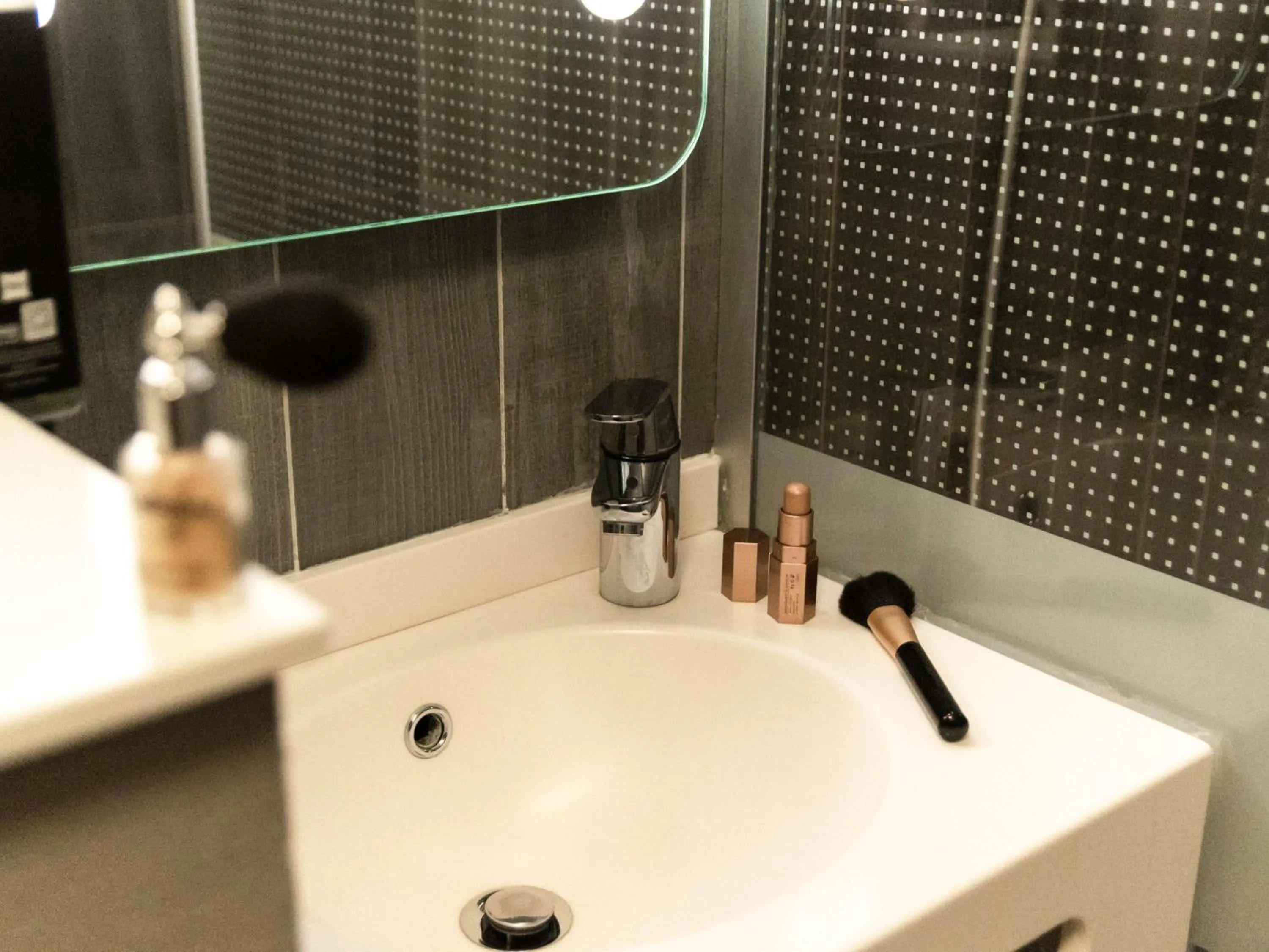 Bedroom in Hotel ibis Narbonne