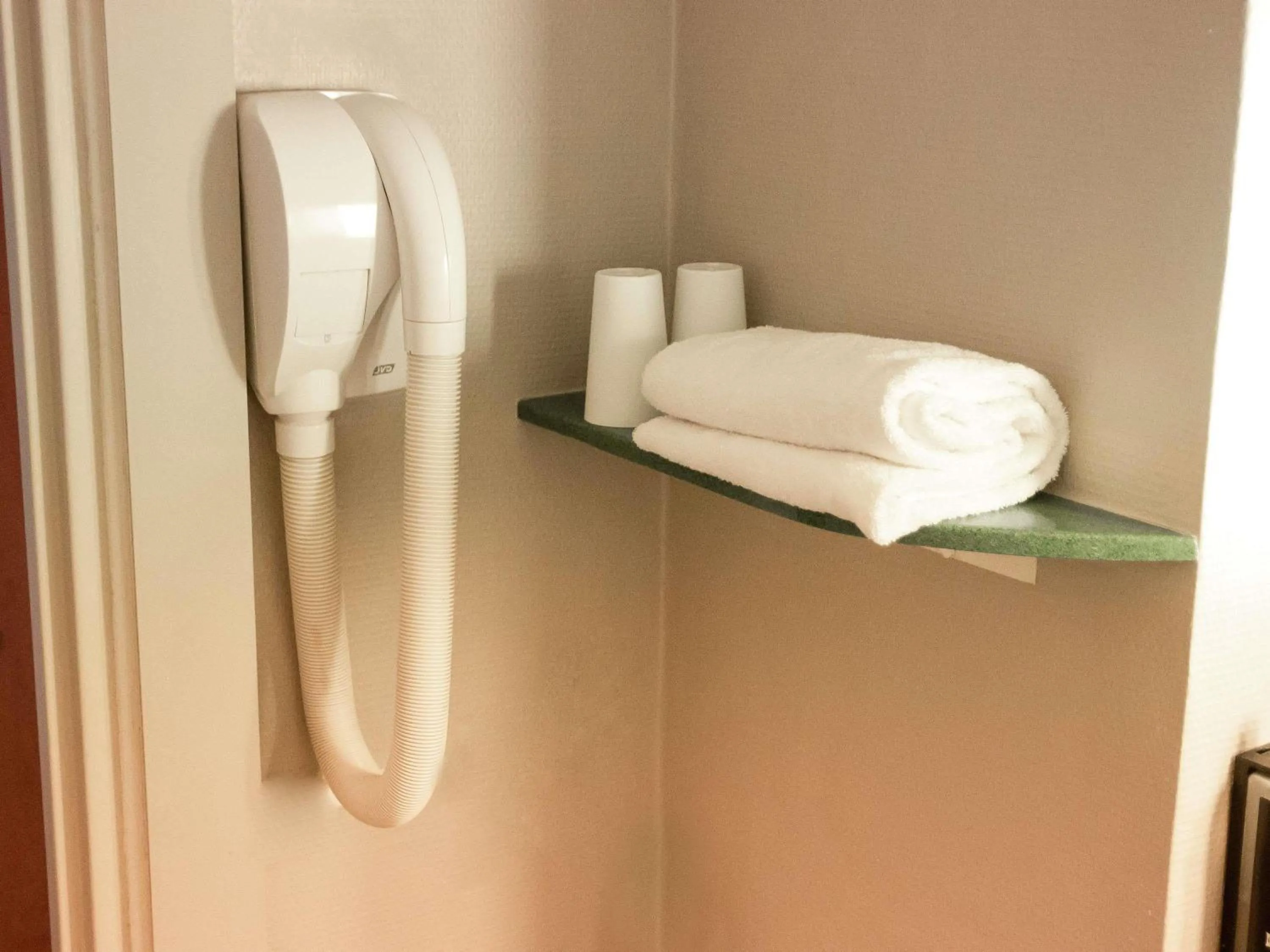 Bedroom in Hotel ibis Narbonne