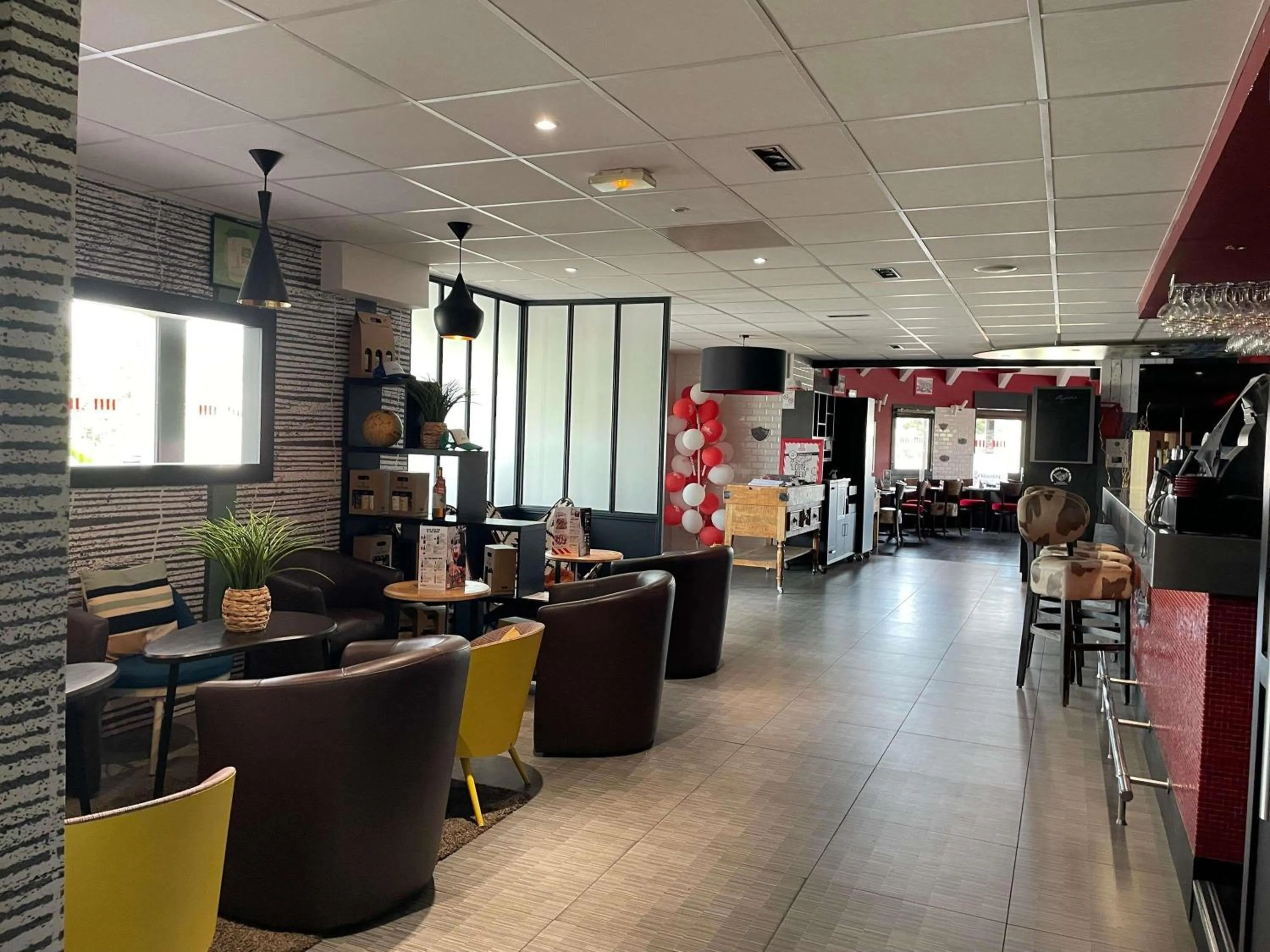 Lounge or bar in Hotel ibis Narbonne