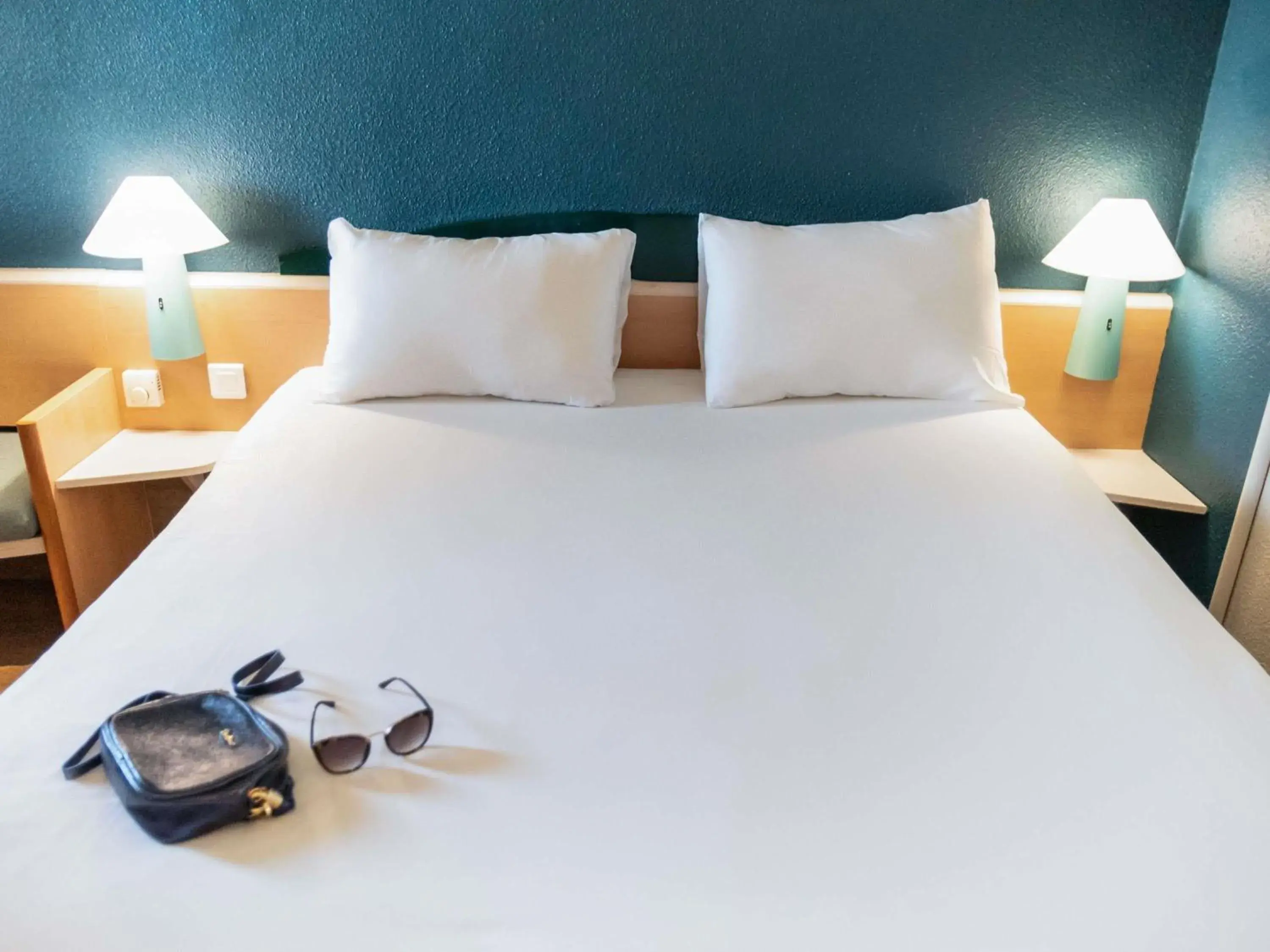 Bedroom, Bed in Hotel ibis Narbonne Bedroom, Bed in Hotel ibis Narbonne