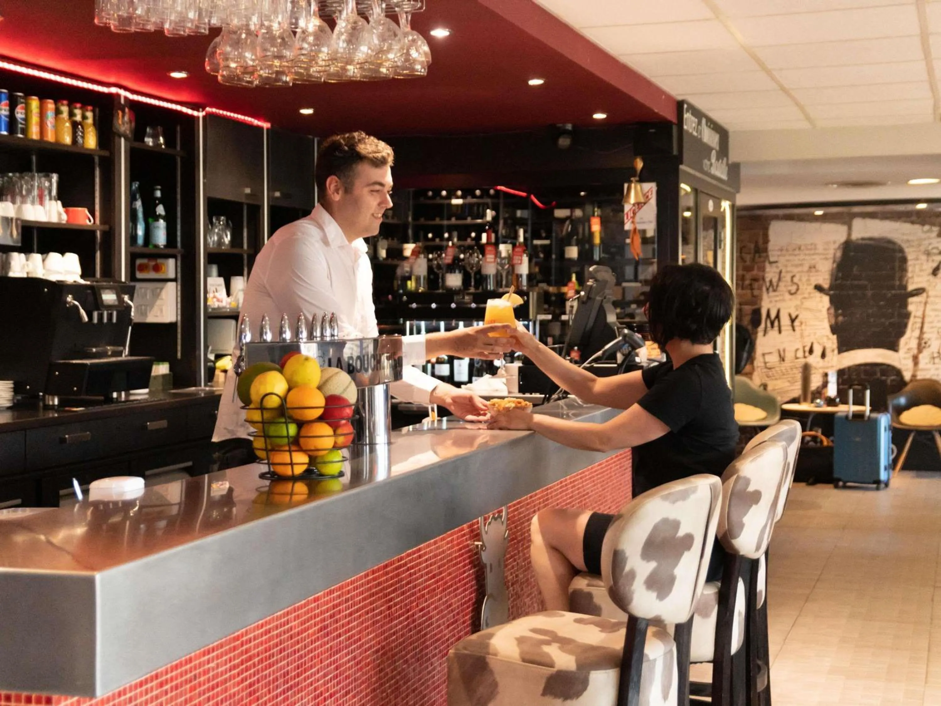 Lounge or bar in Hotel ibis Narbonne