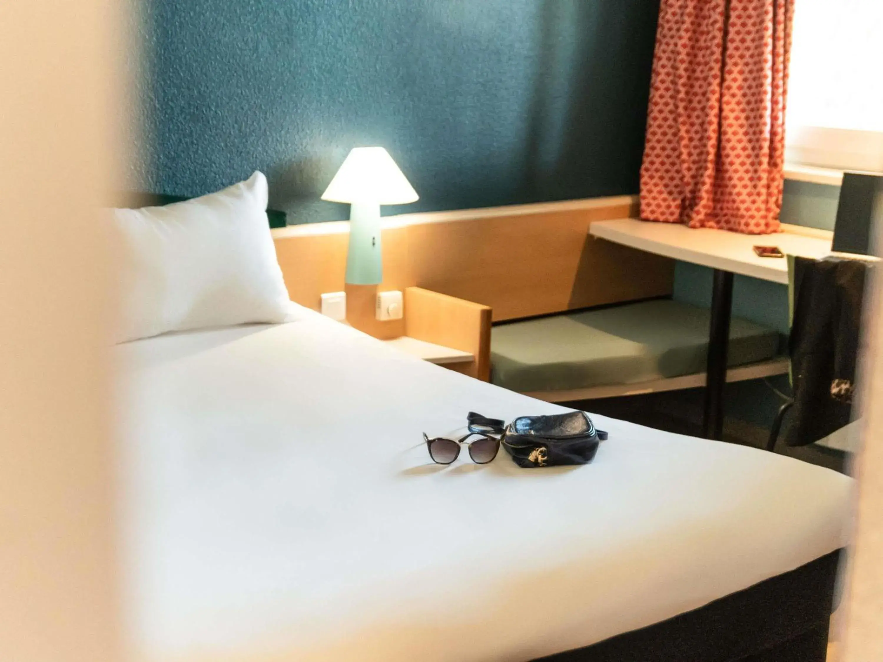 Bedroom, Bed in Hotel ibis Narbonne Bedroom, Bed in Hotel ibis Narbonne