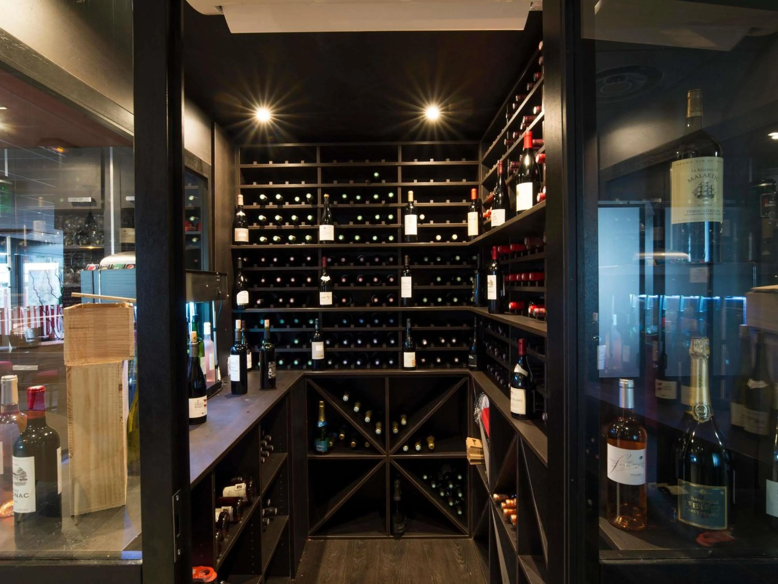 Property building in Hotel ibis Narbonne