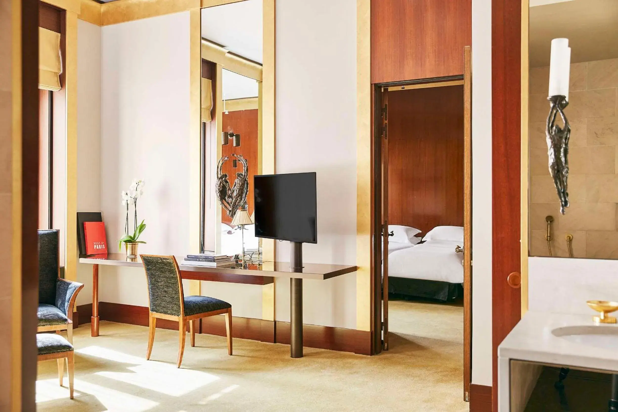 Bedroom, Bed in Park Hyatt Paris - Vendôme Bedroom, Bed in Park Hyatt Paris - Vendôme