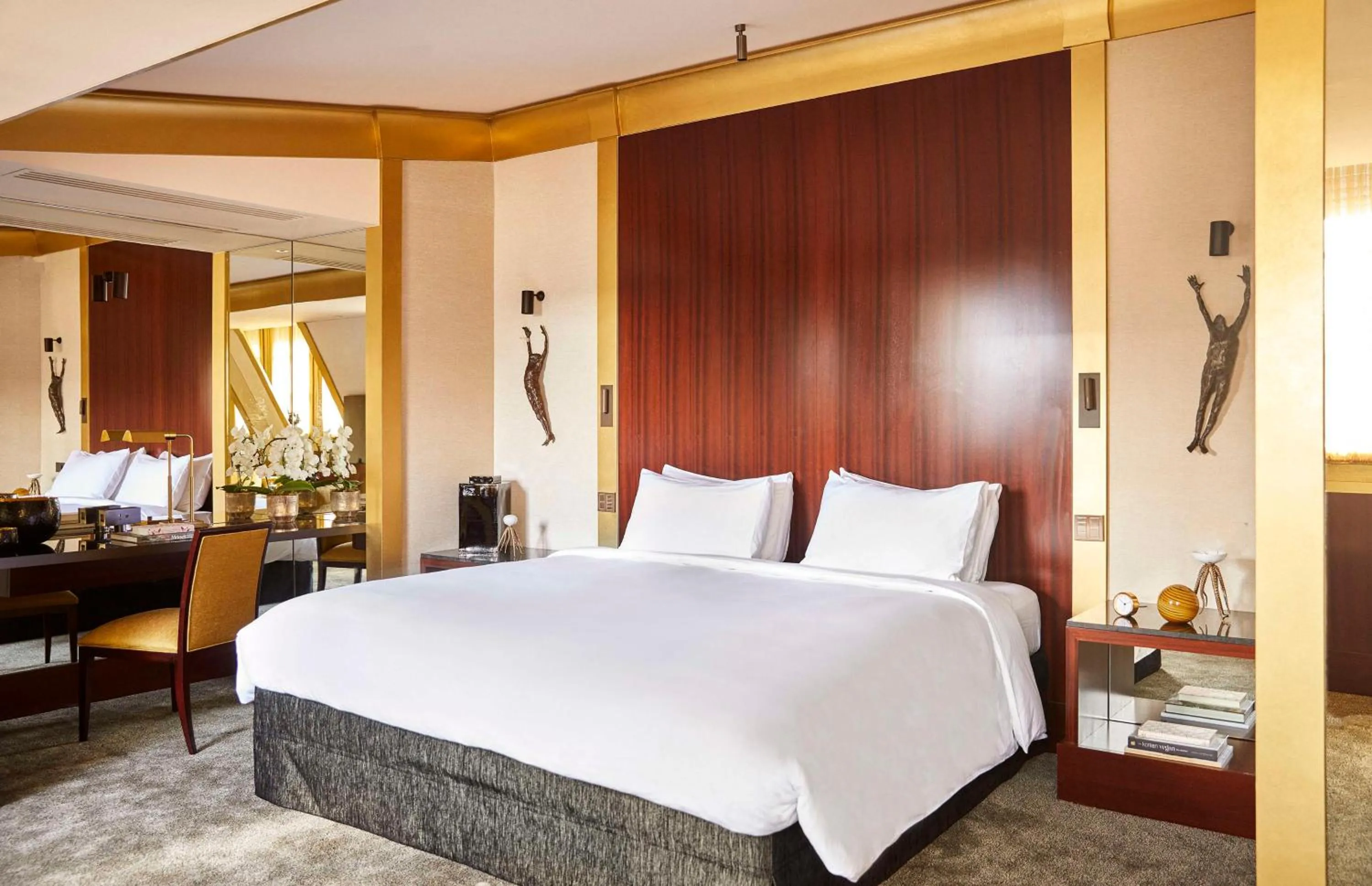 Photo of the whole room, Bed in Park Hyatt Paris - Vendôme