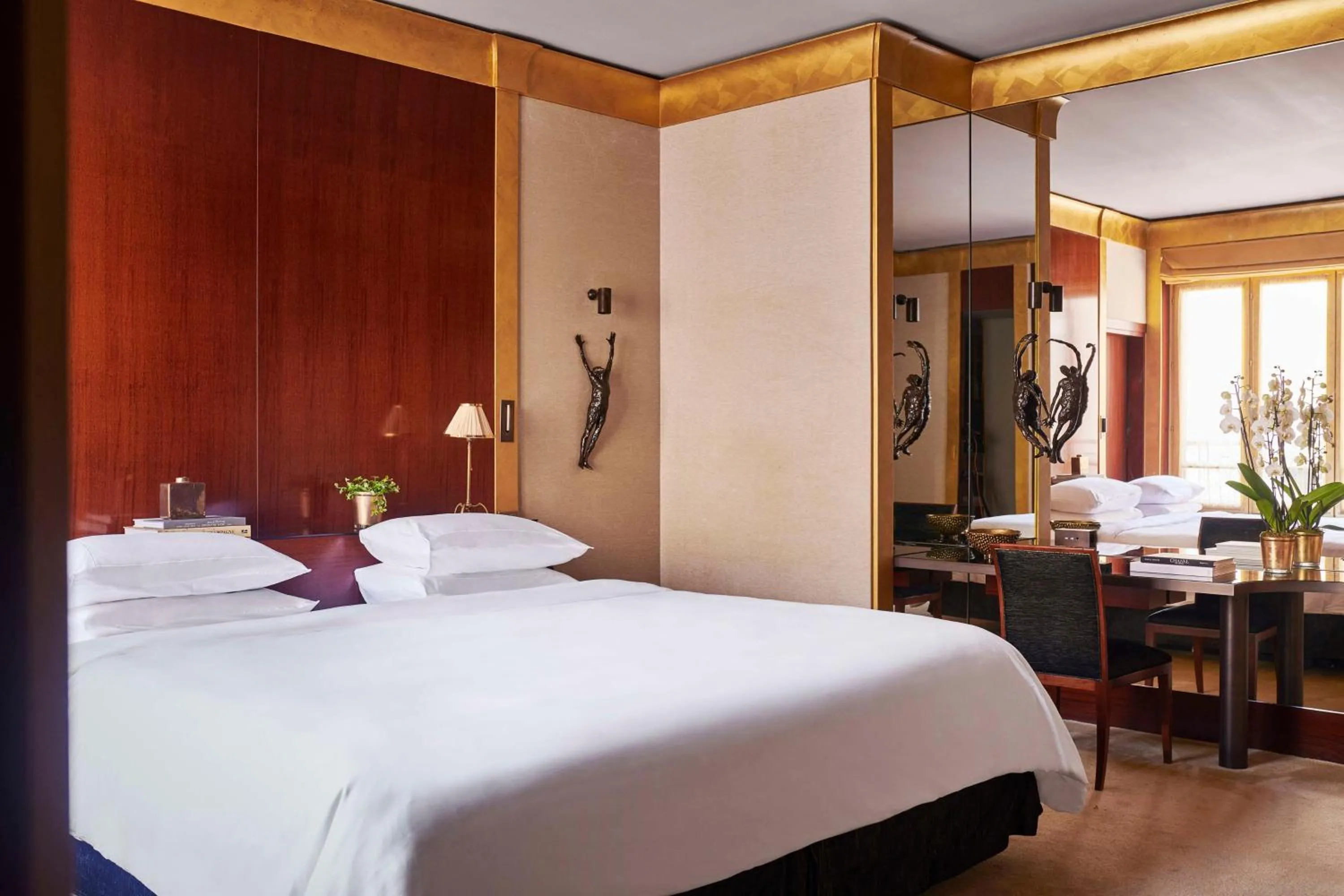 Photo of the whole room, Bed in Park Hyatt Paris - Vendôme