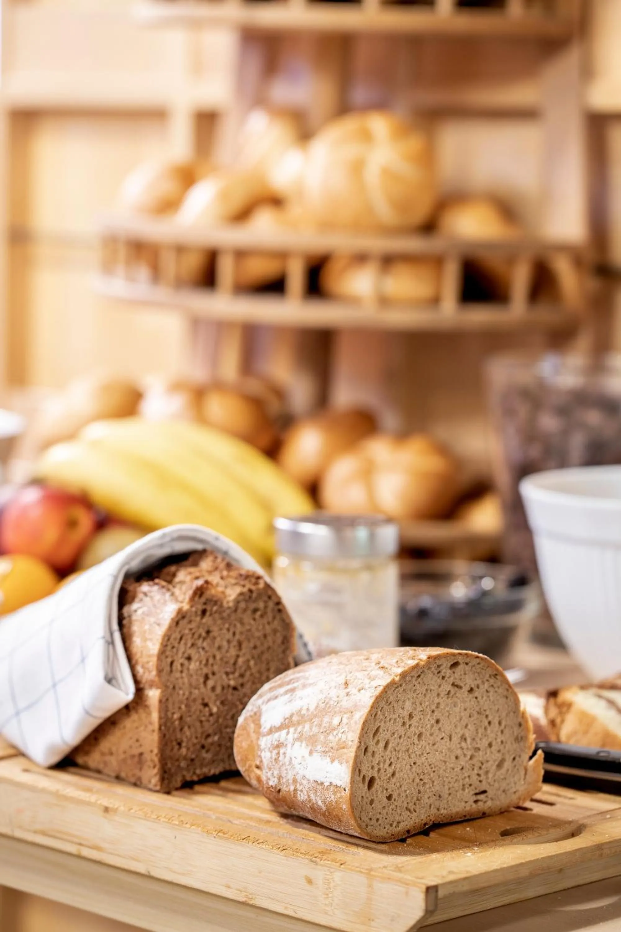 Buffet breakfast in Madar Café Restaurant zum Fürsten