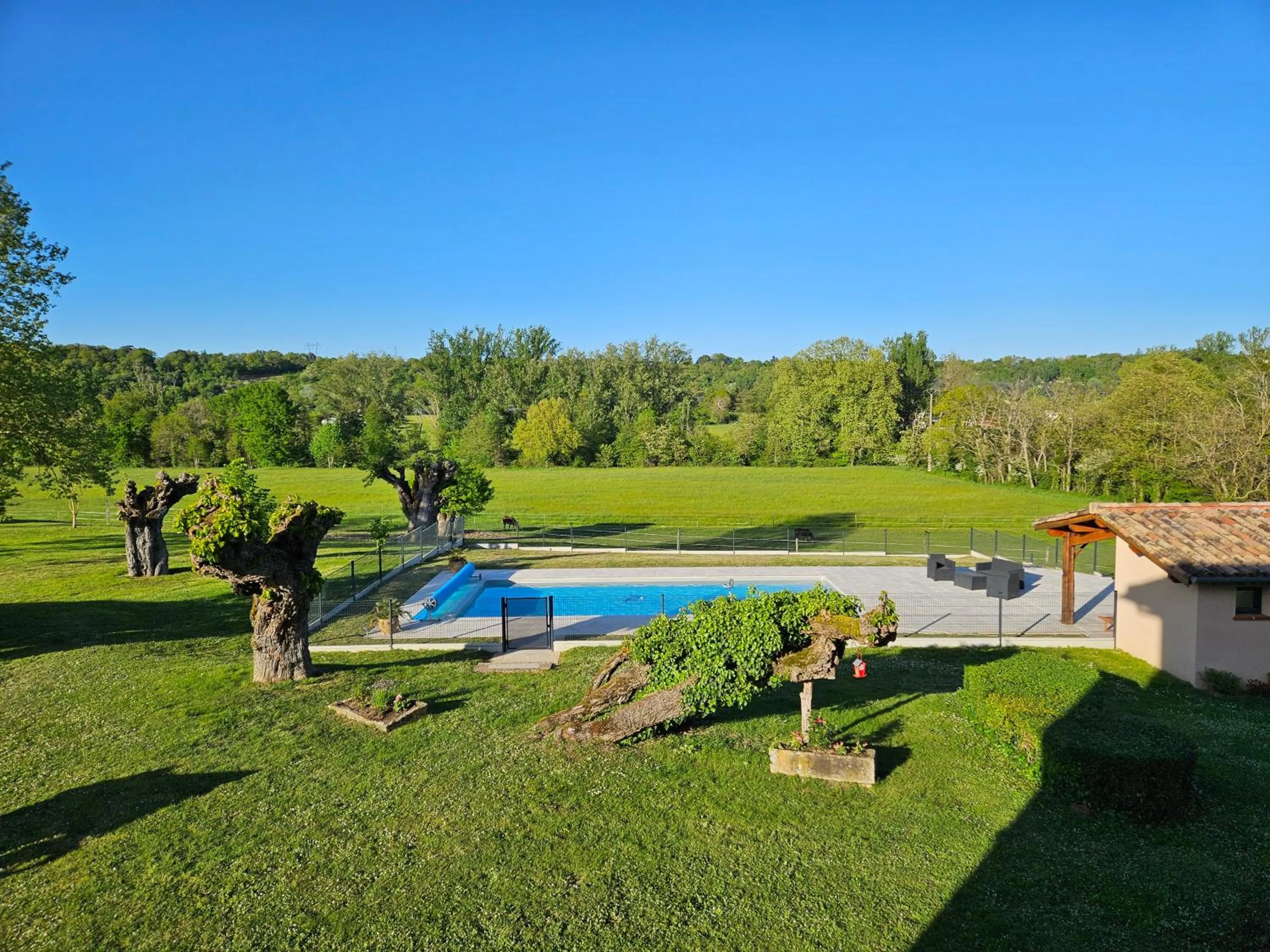 Pool view in Domaine de Belcayre