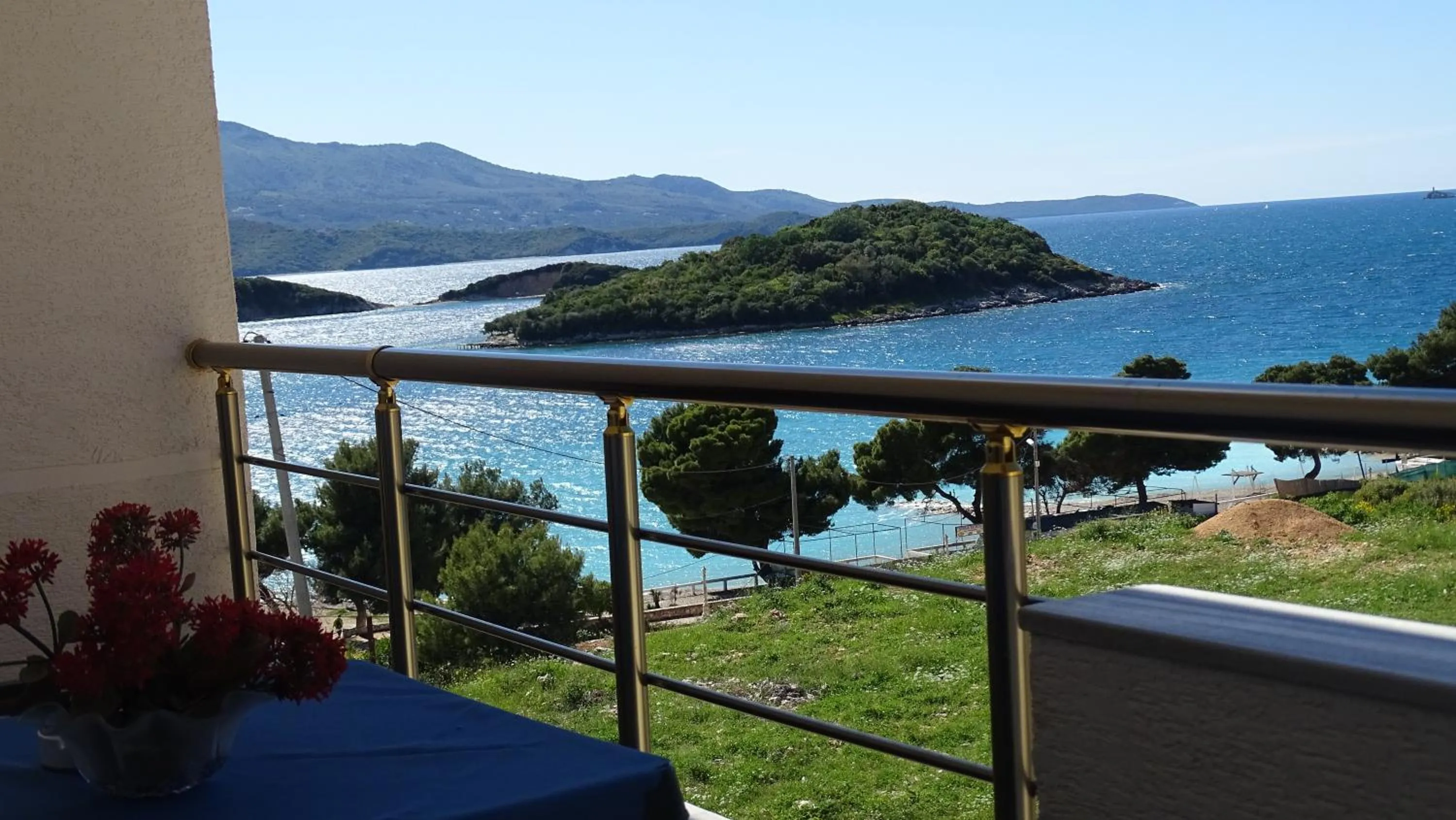 Superior Suite with Sea View in Hotel Queen Margaret Seaside