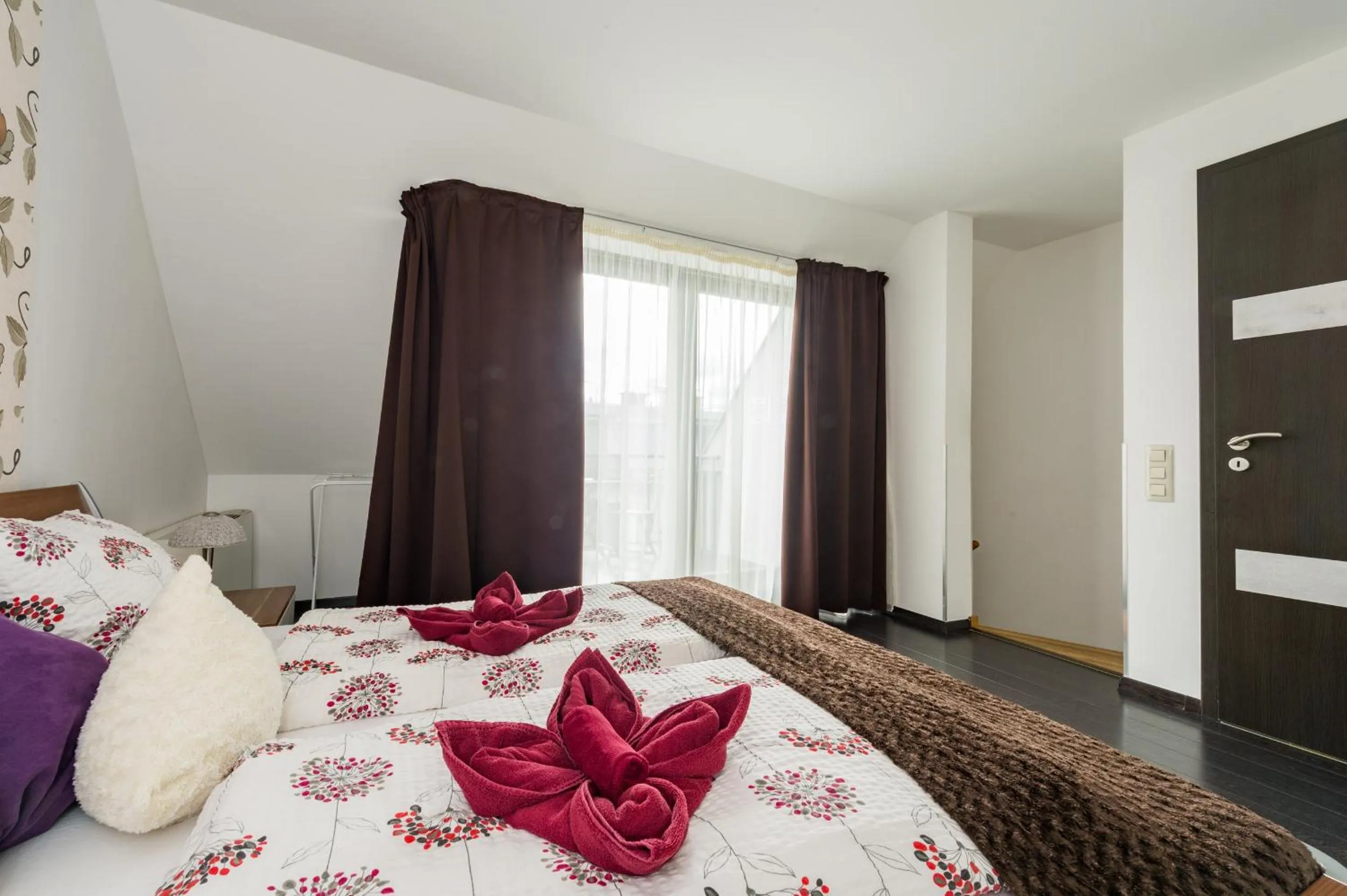 Photo of the whole room, Bed in Budapest Center Residence