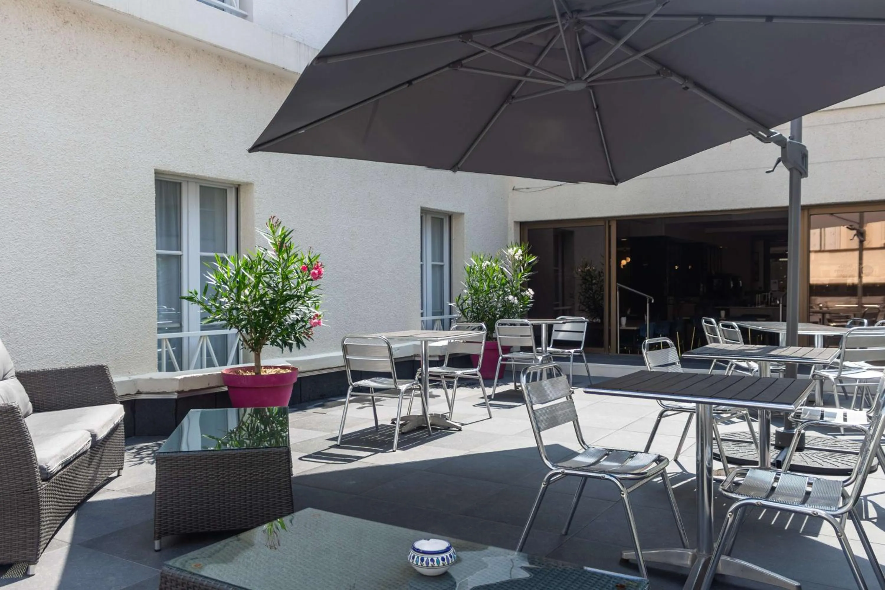 Property building in Best Western Plus l'Artist Hotel