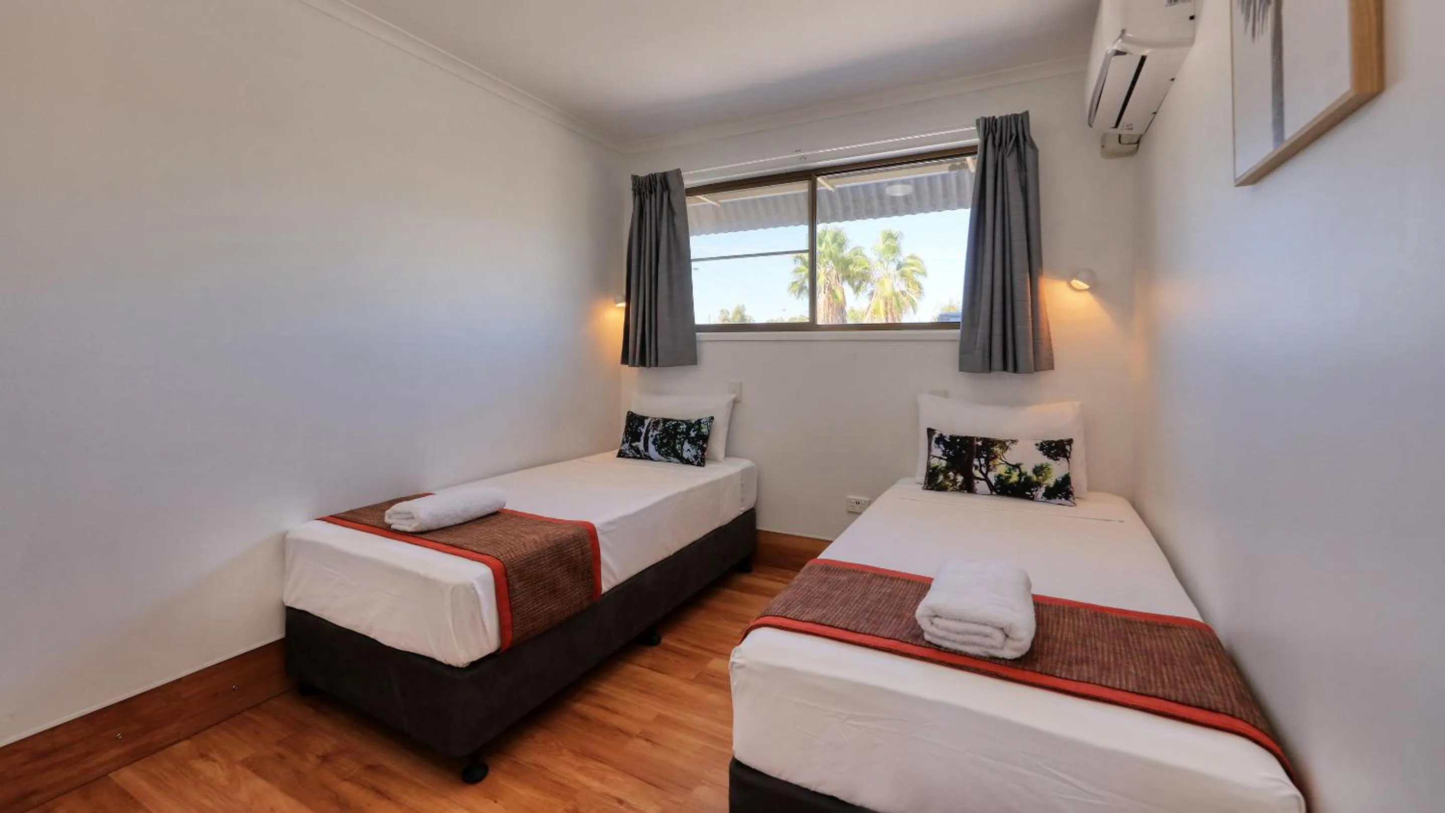 Bedroom, Bed in Bryants Motel Roma