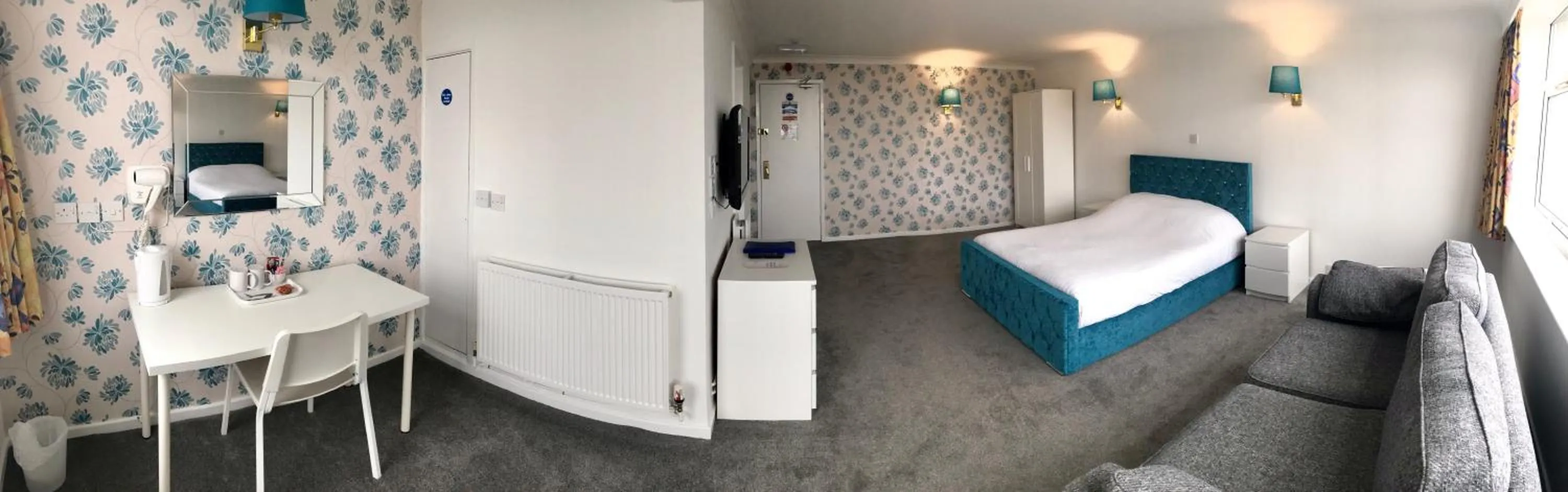 Photo of the whole room, Bed in The Highfield Hotel