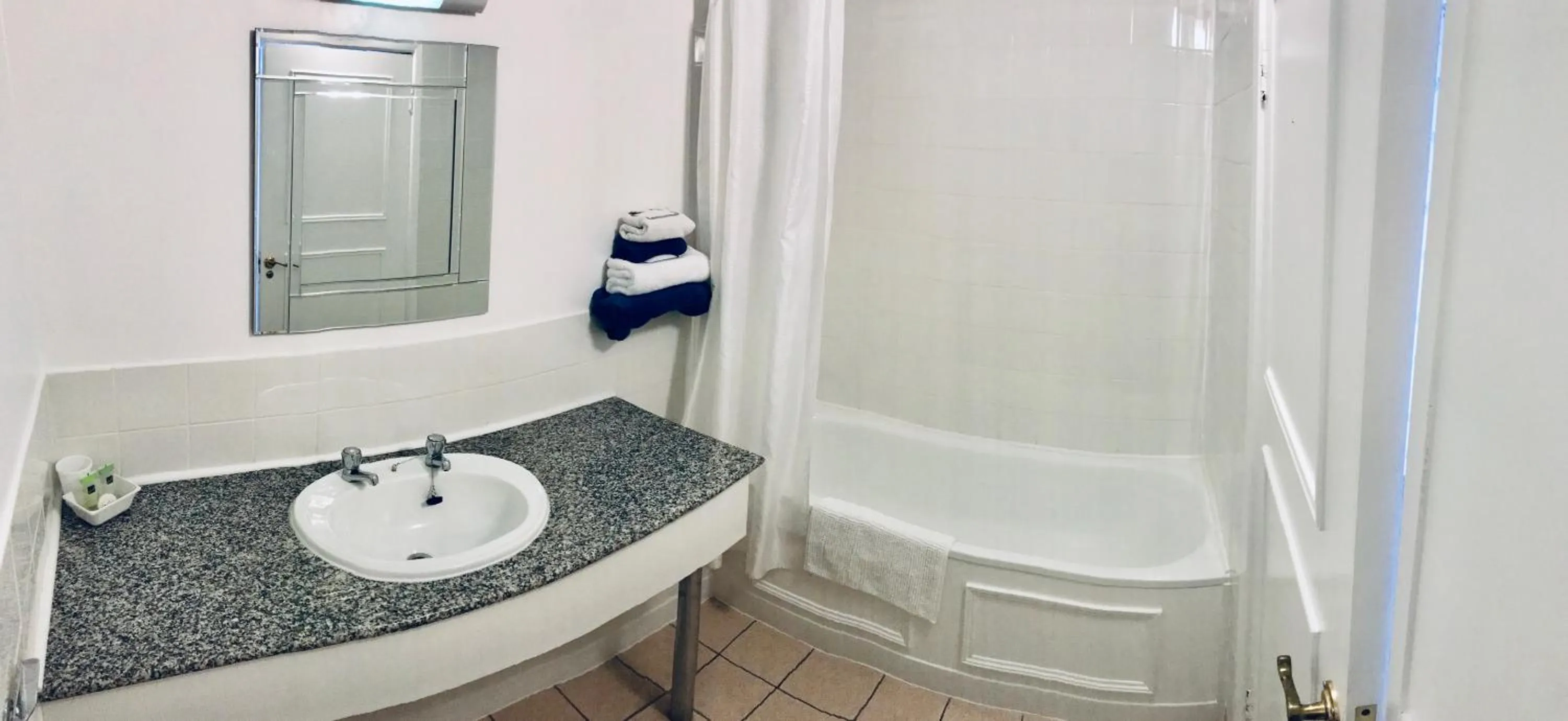 Shower in The Highfield Hotel