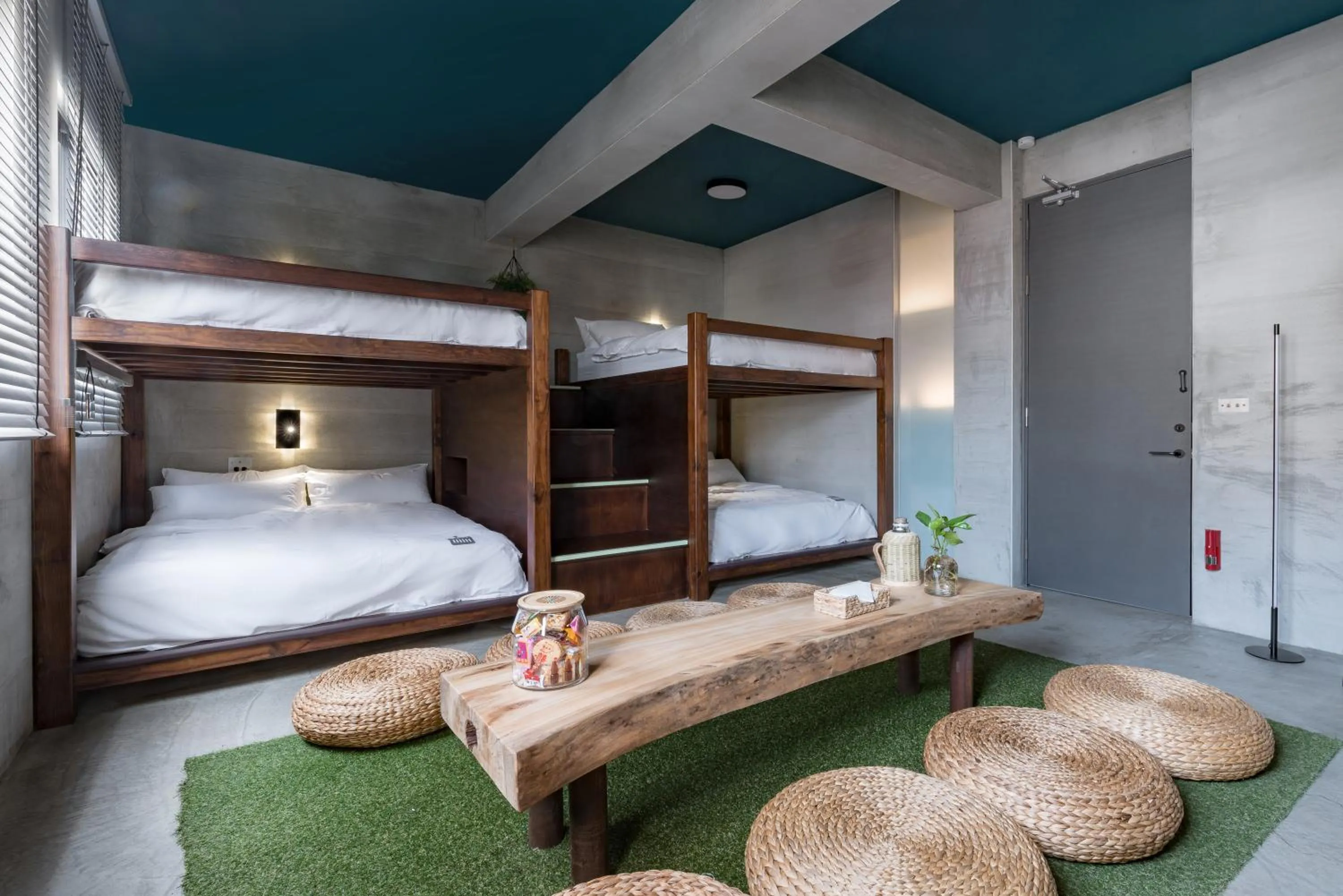 Photo of the whole room, Bed in Loft Inn