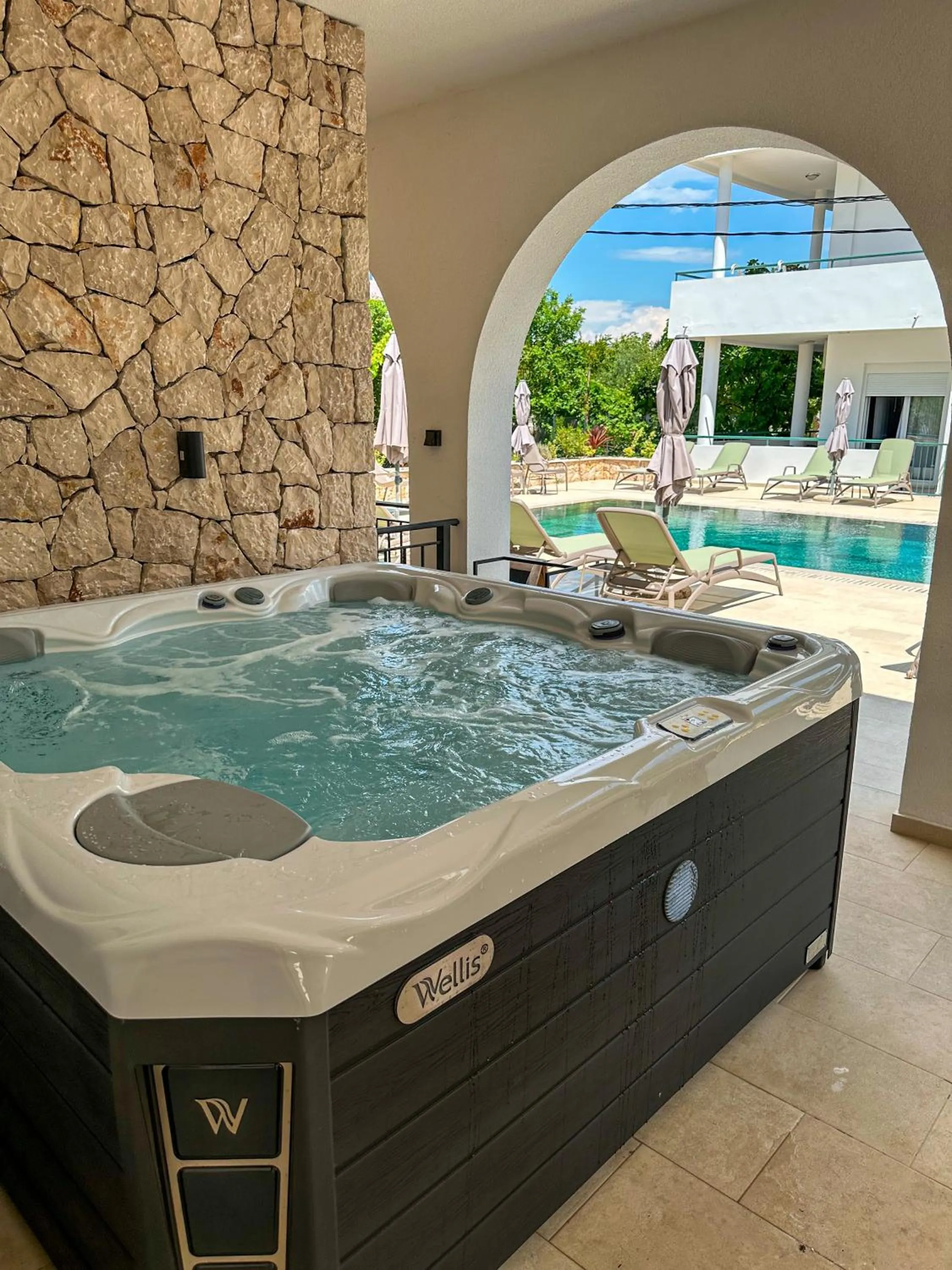 Hot Tub in B&B Lovac