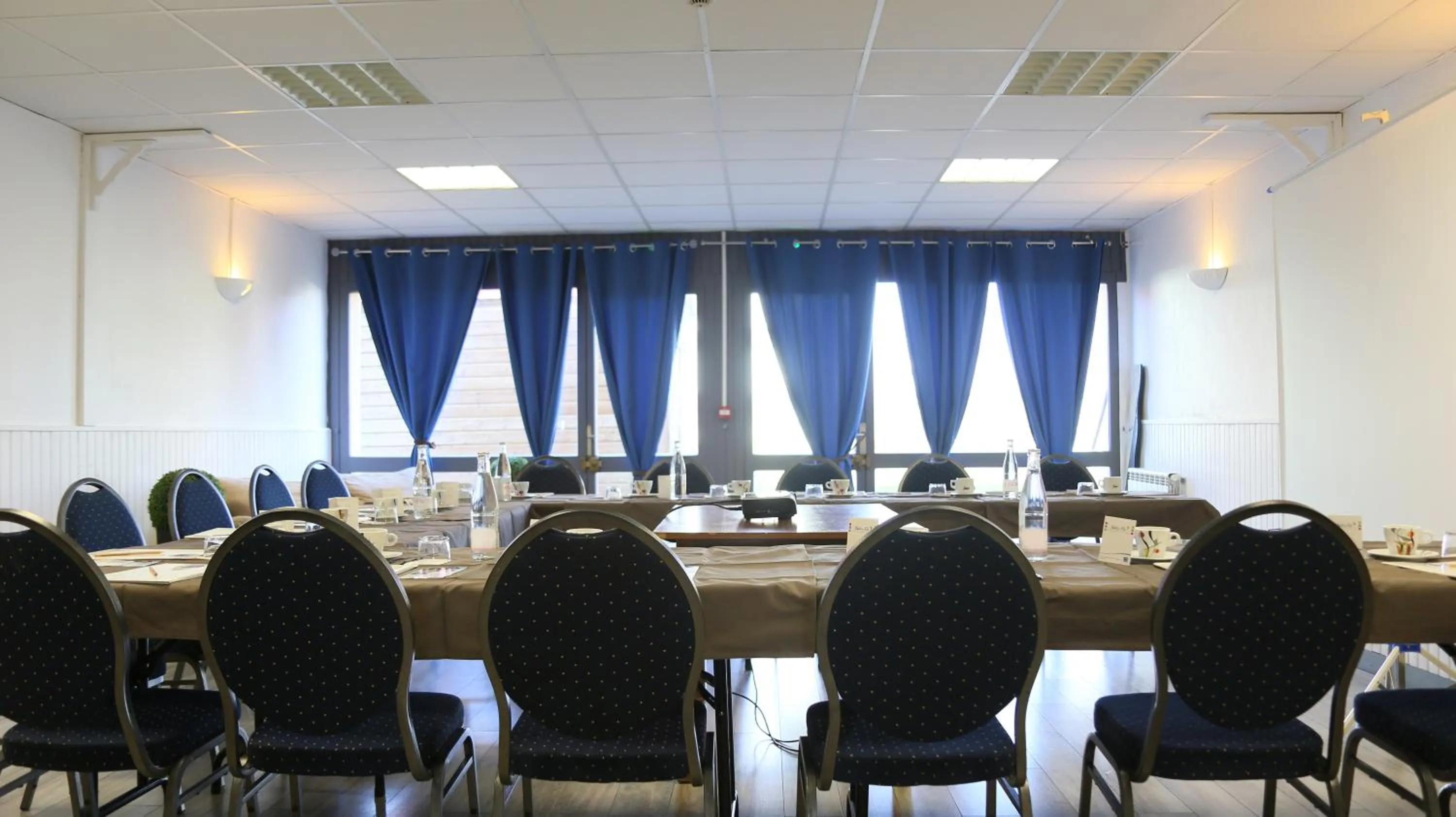 Day in Atoll Hotel Logis Angers, Beaucouzé