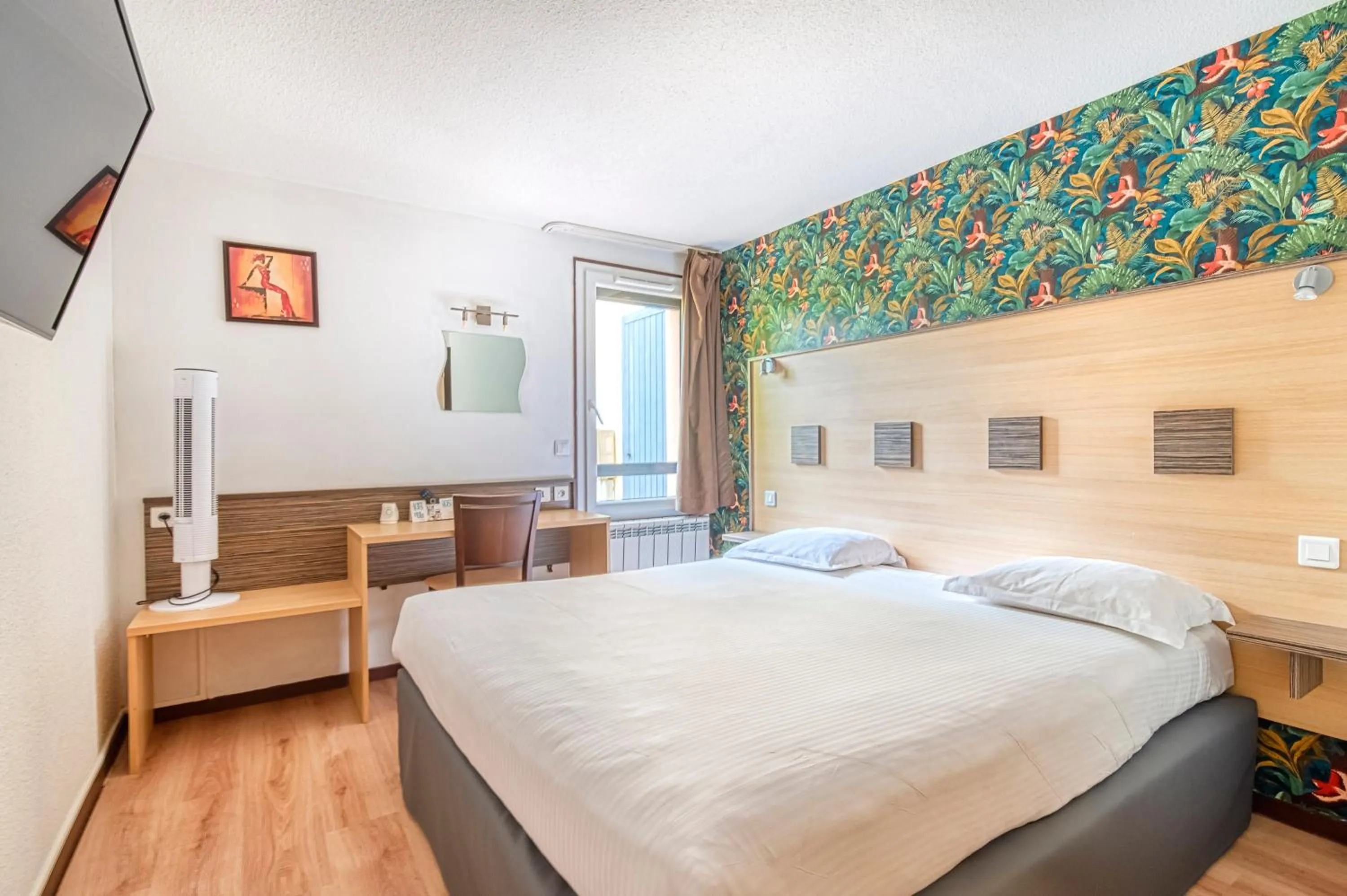 Bed in Atoll Hotel Logis Angers, Beaucouzé