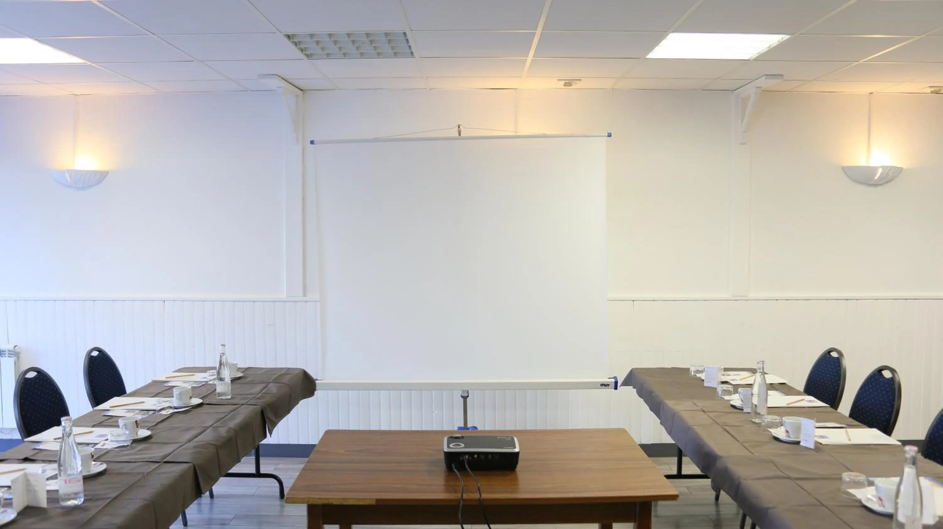 Business facilities in Atoll Hotel Logis Angers, Beaucouzé