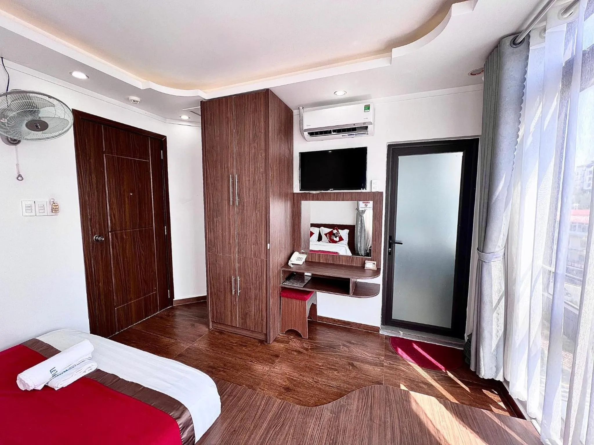 Photo of the whole room, Bed in Le Tuan Minh Hotel