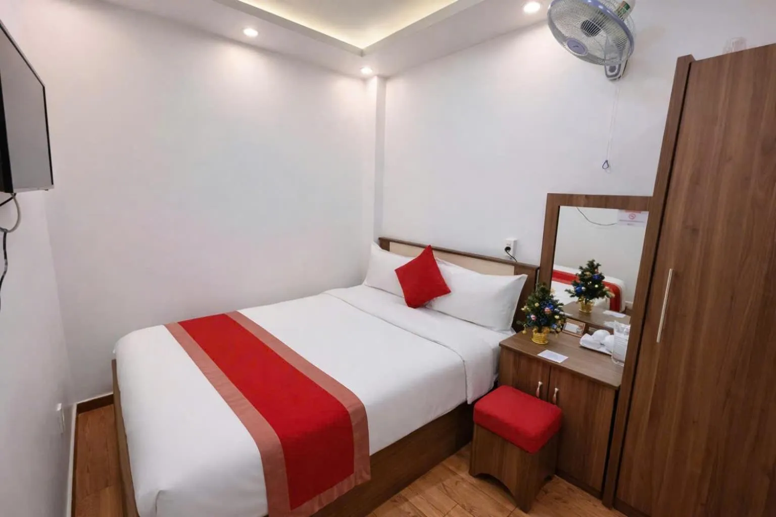 Photo of the whole room, Bed in Le Tuan Minh Hotel