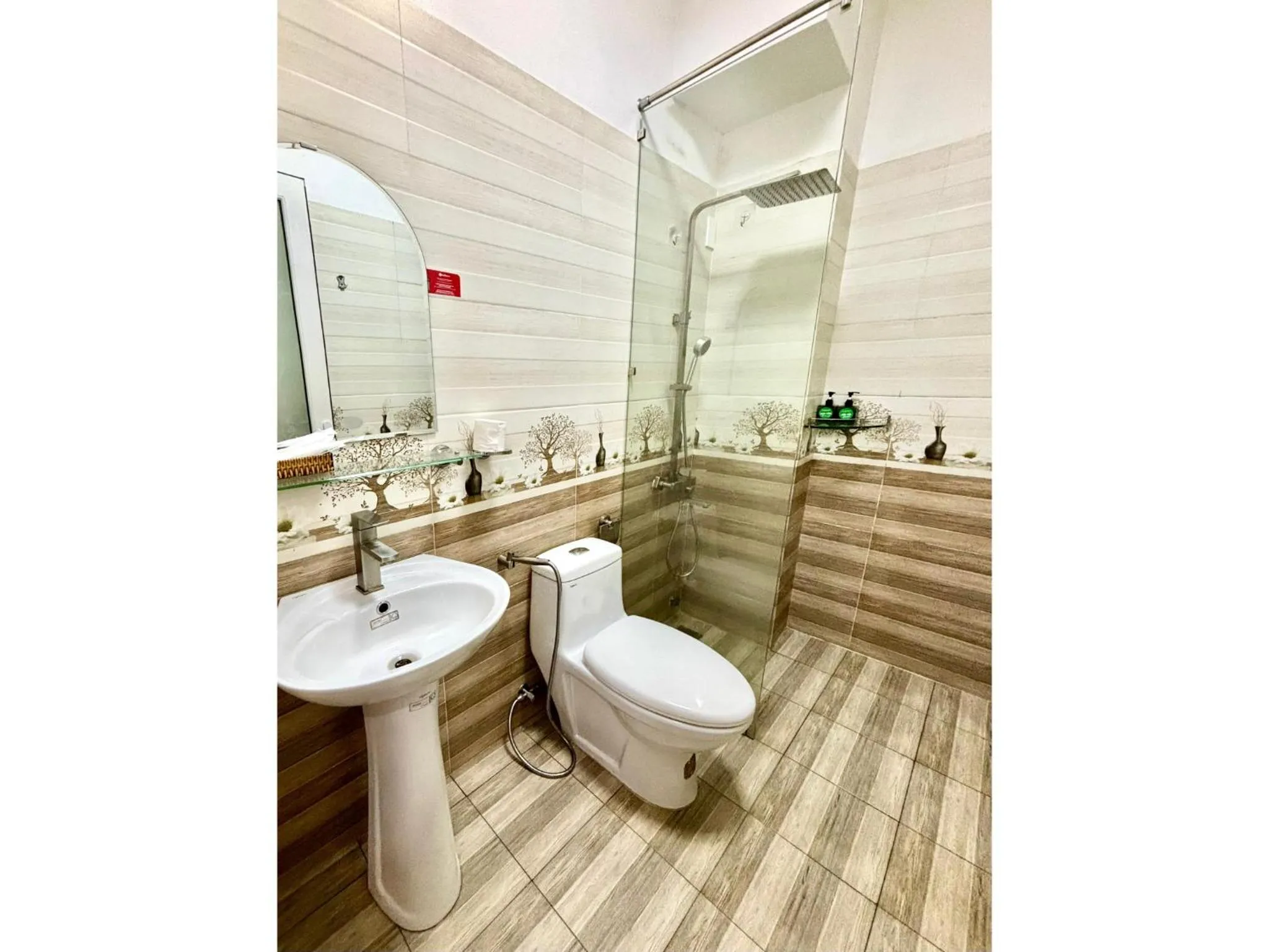 Shower in Le Tuan Minh Hotel