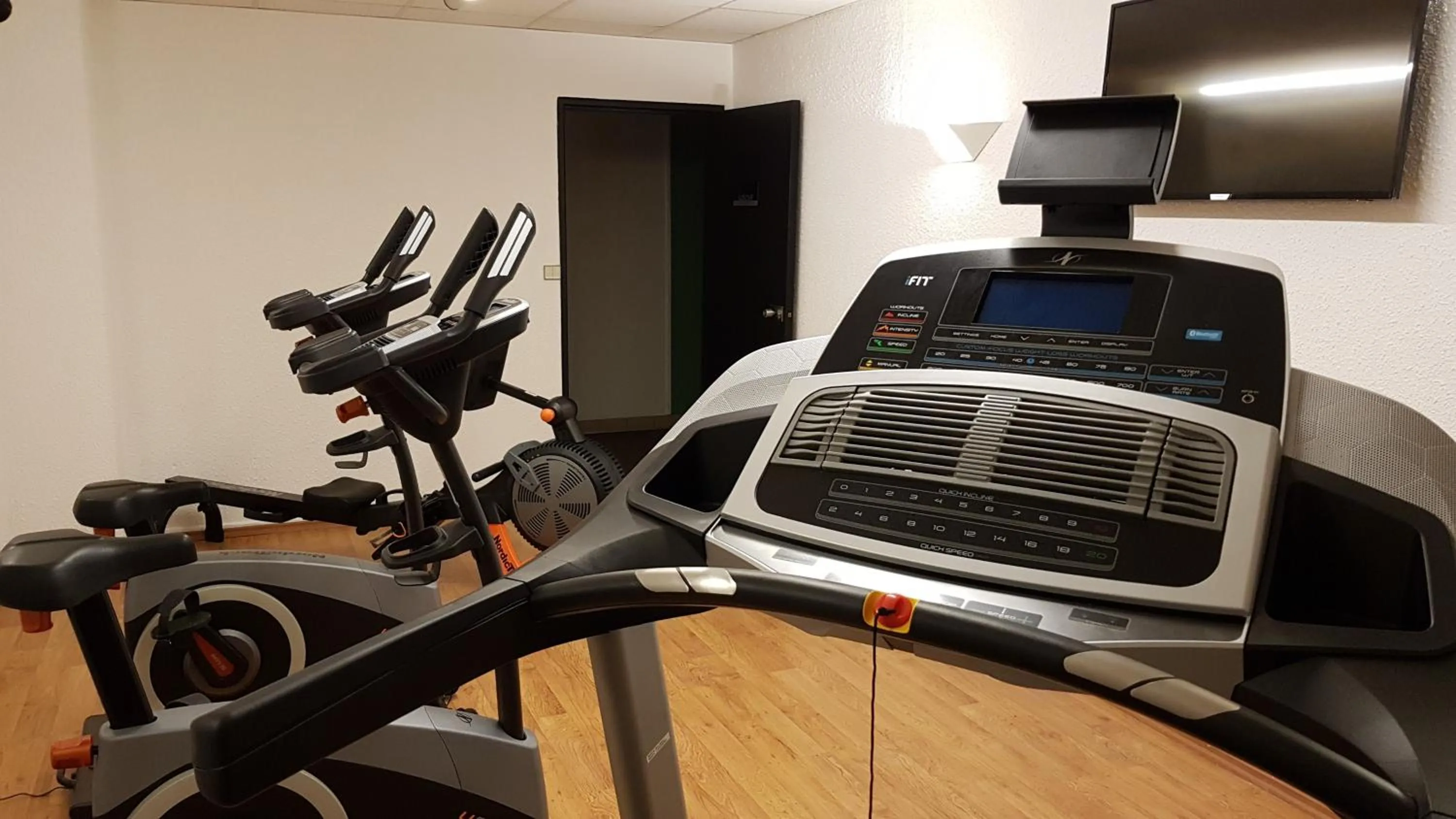 Fitness centre/facilities in Enzo Hôtels Diane - Logis Amnéville