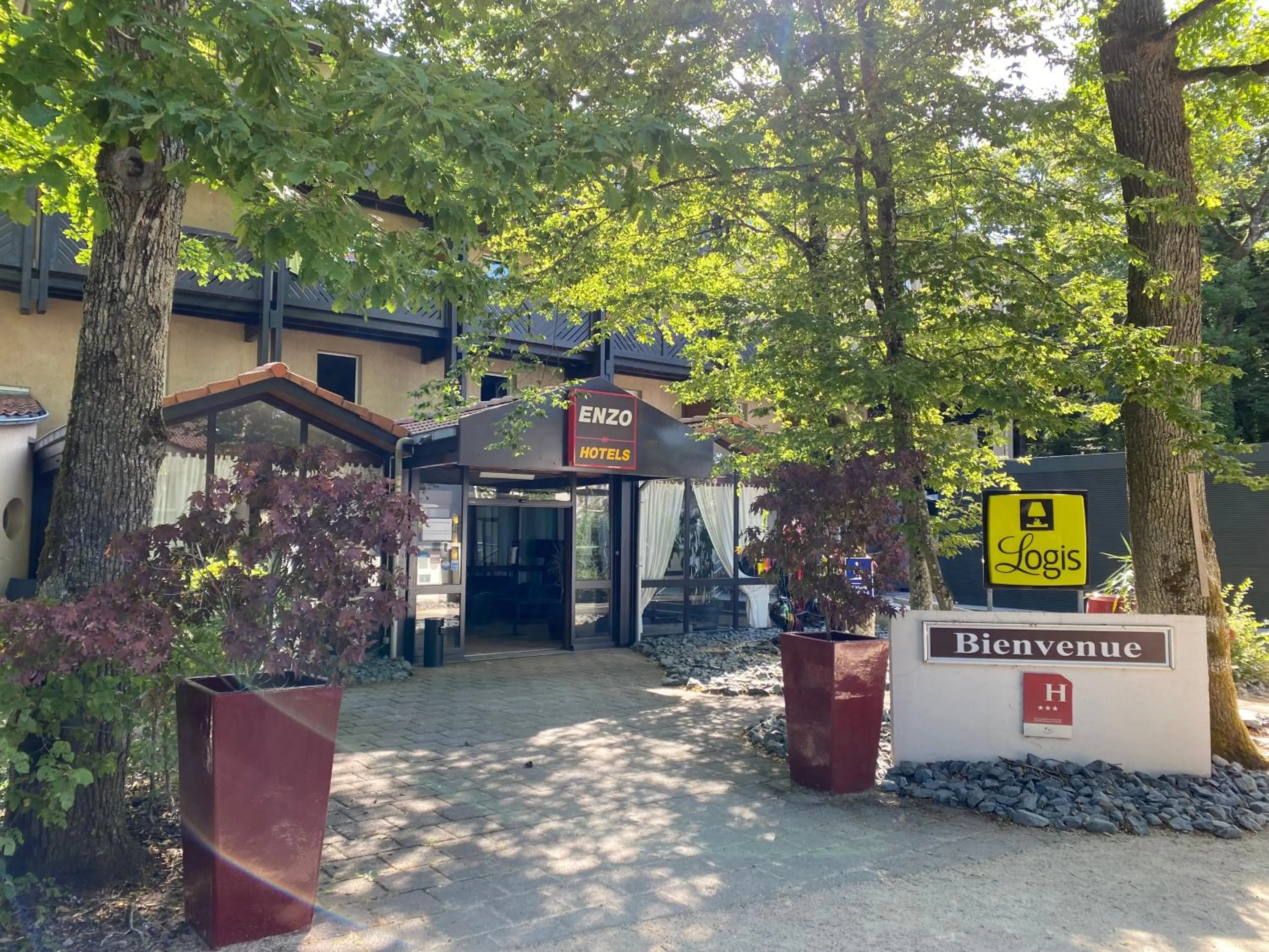 Property building in Enzo Hôtels Diane - Logis Amnéville