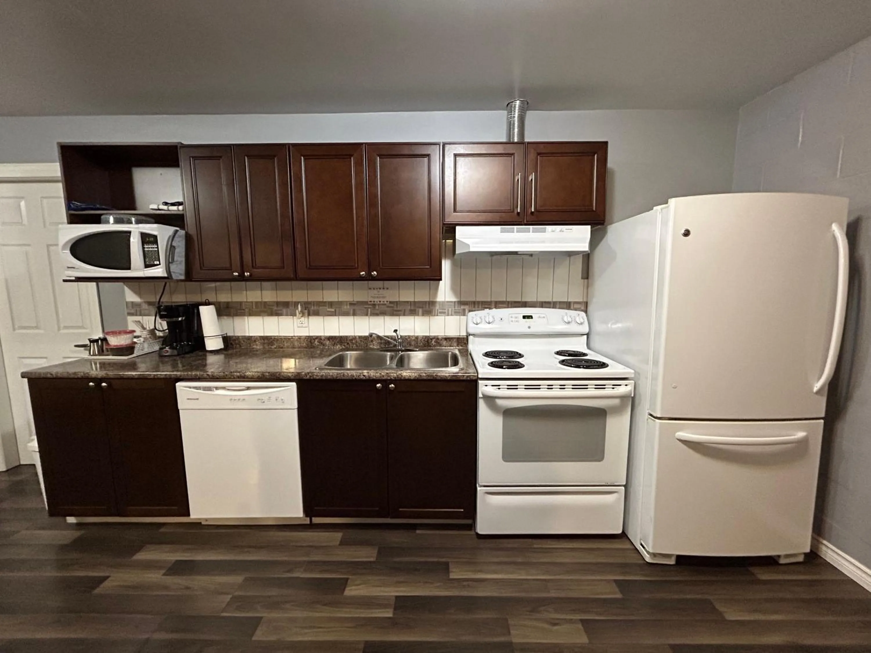 Kitchen or kitchenette in Arrow Lake Motel