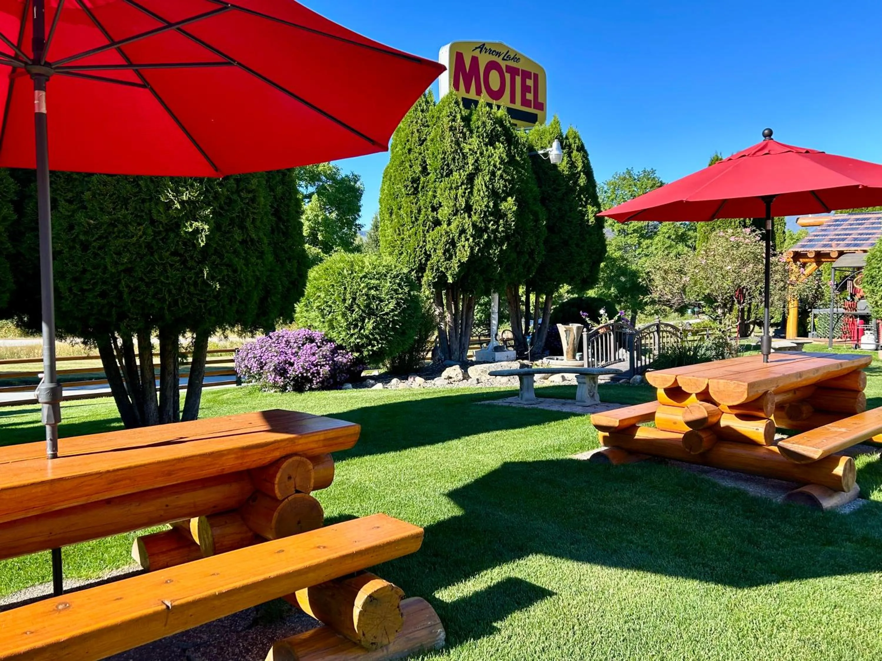 Garden in Arrow Lake Motel