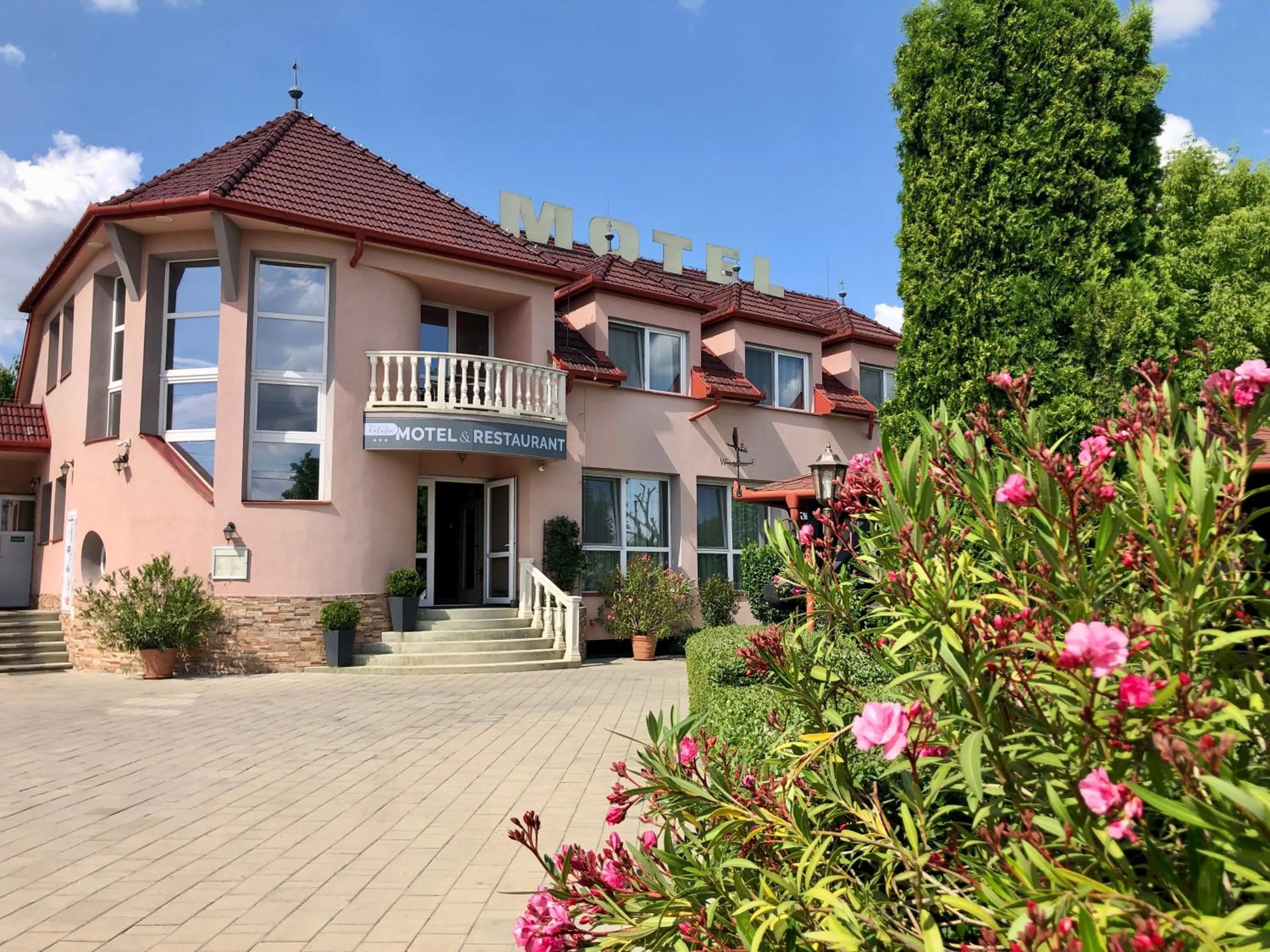 Property building in Katalin Motel & Étterem