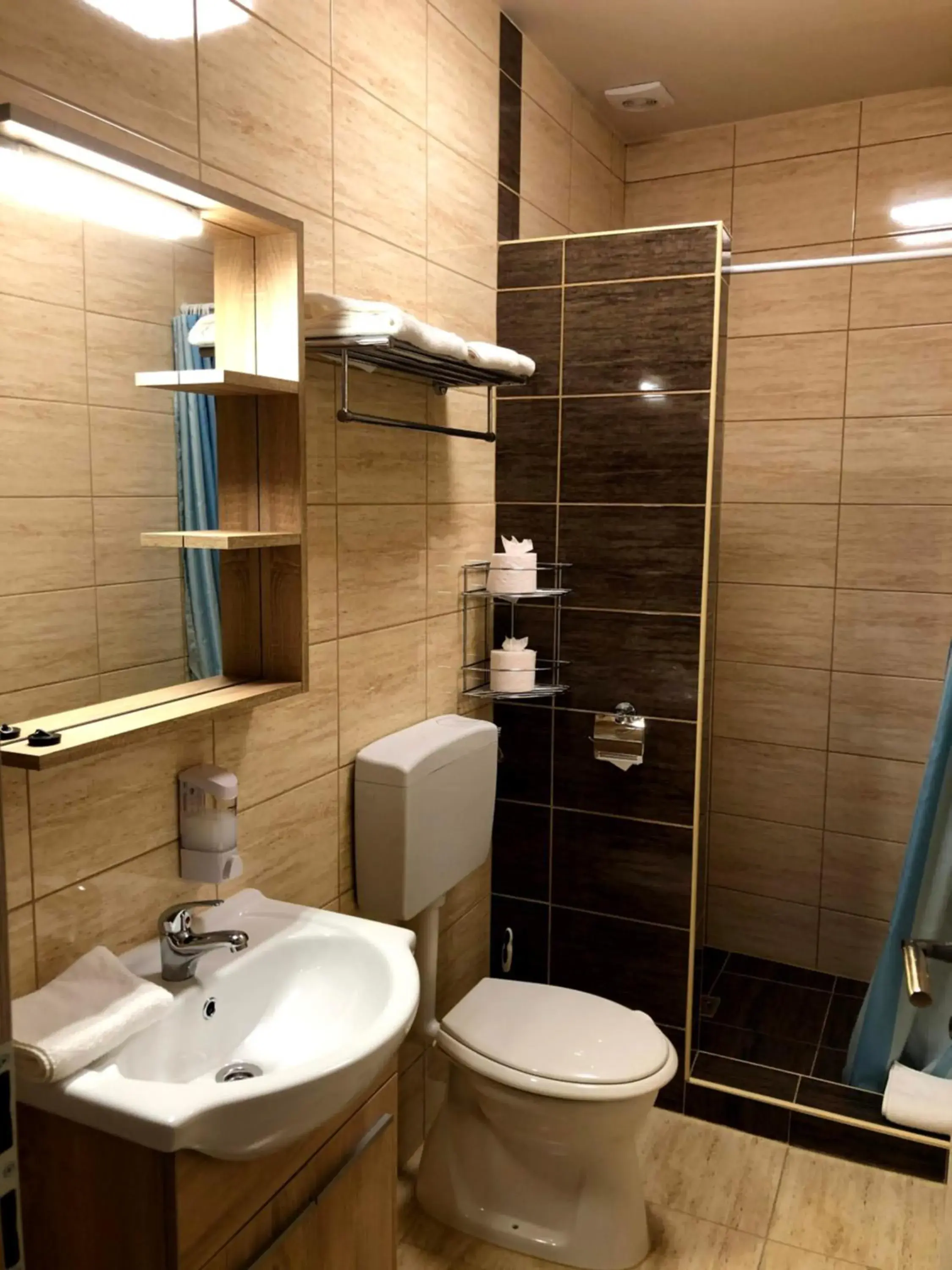 Standard Twin Room with Sofa in Katalin Motel & Étterem Standard Twin Room with Sofa in Katalin Motel & Étterem