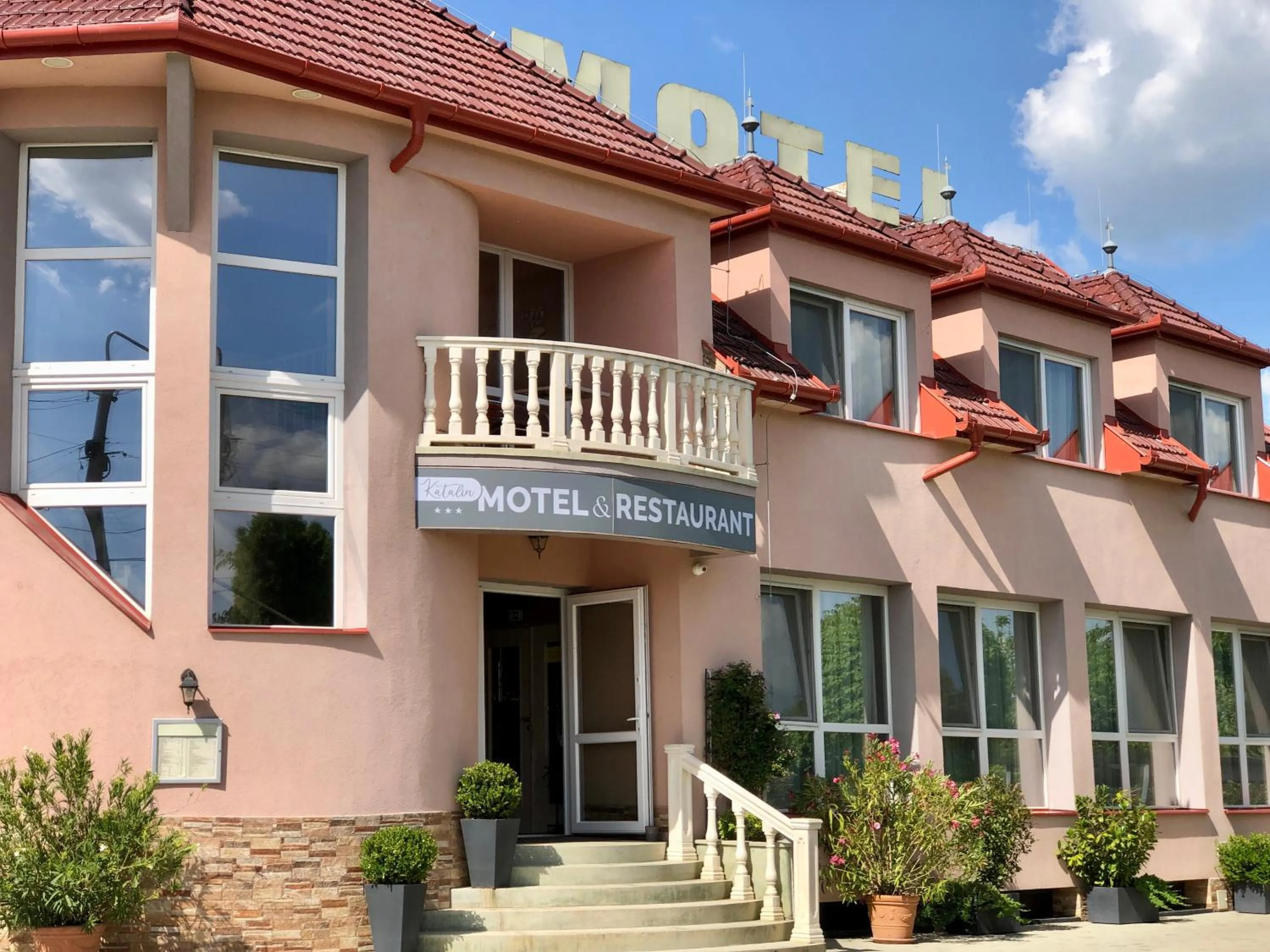 Property building in Katalin Motel & Étterem