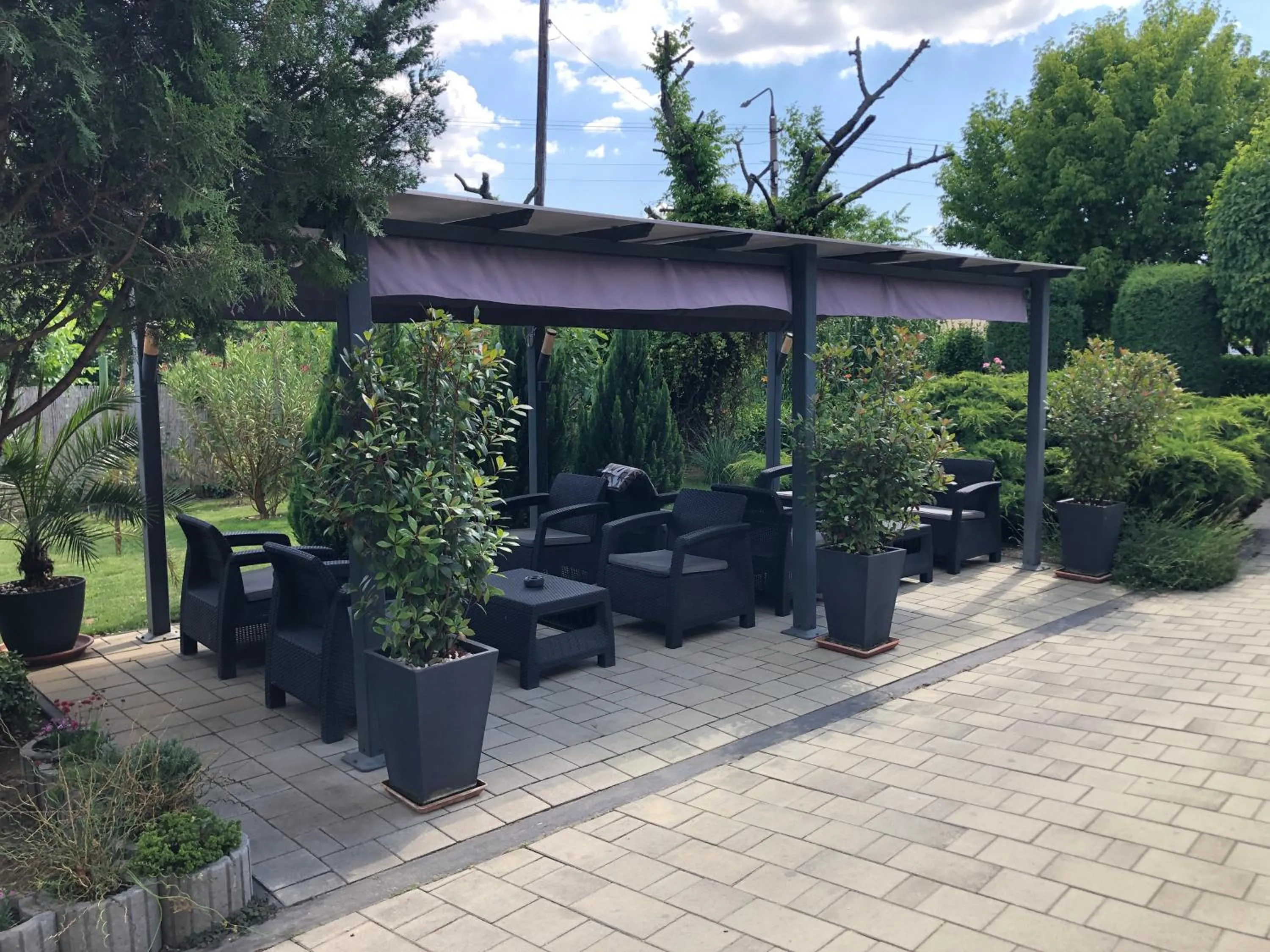 Patio in Katalin Motel & Étterem