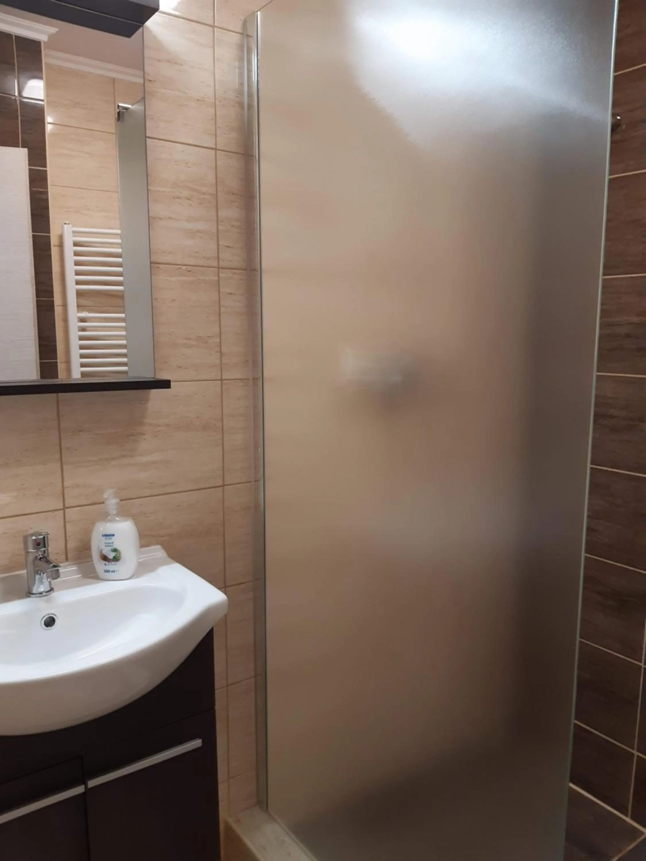 Bathroom in Katalin Motel & Étterem