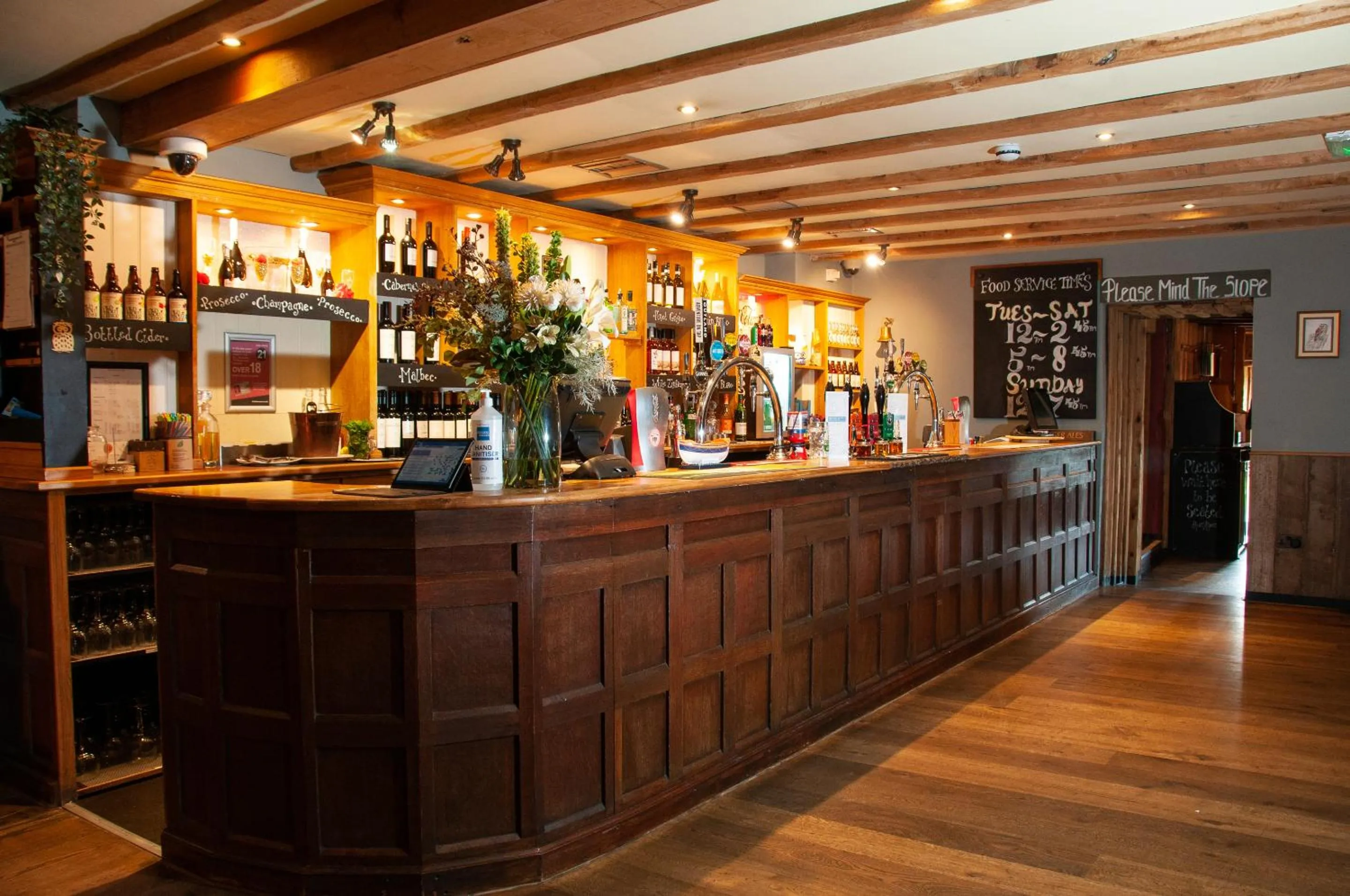 Lounge or bar in Barn Owl Inn