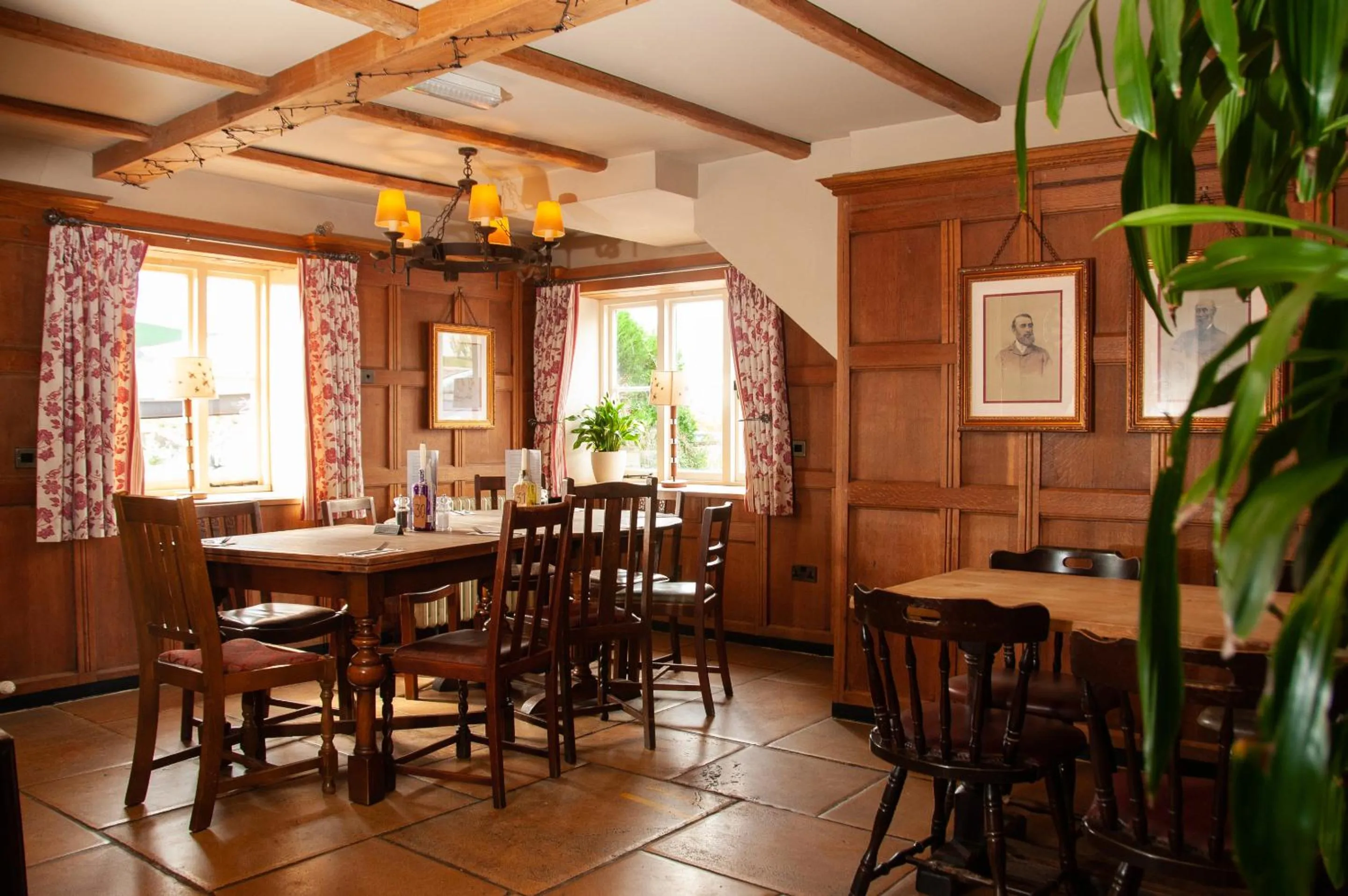 Dining area in Barn Owl Inn