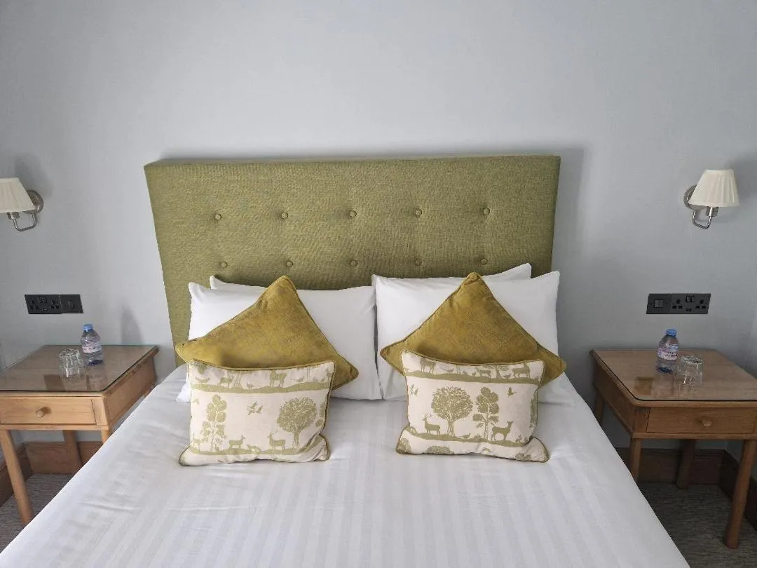 Bedroom, Bed in Barn Owl Inn