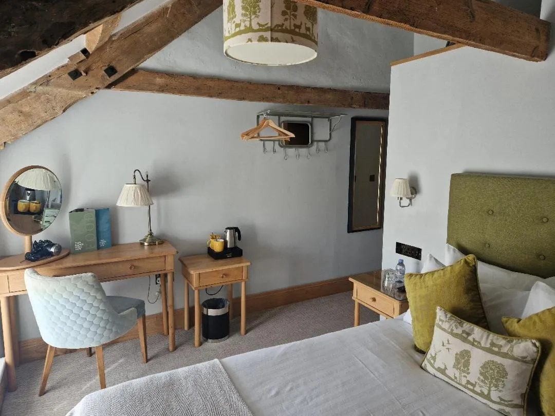 Bathroom, Bed in Barn Owl Inn