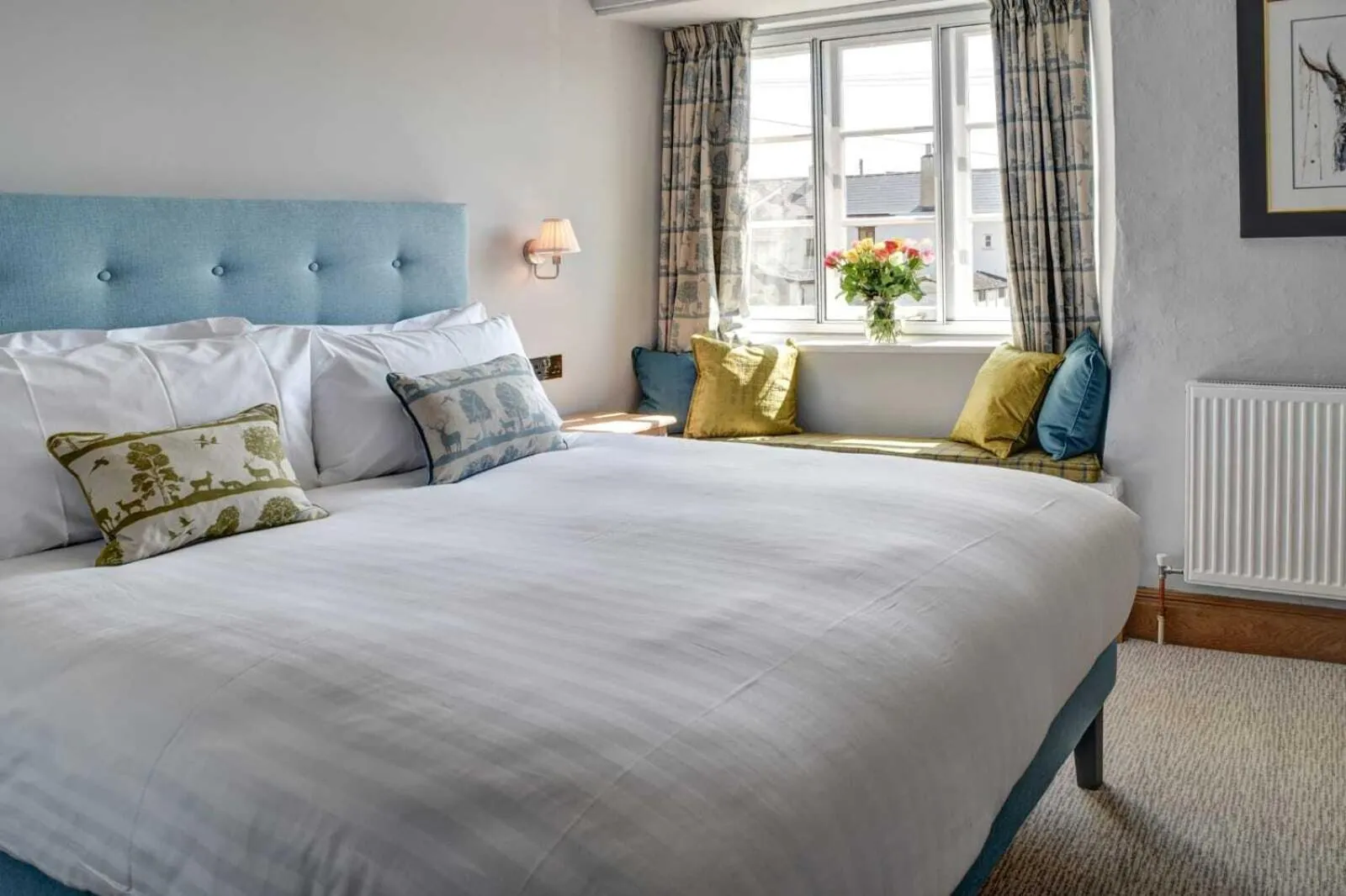 Bedroom, Bed in Barn Owl Inn