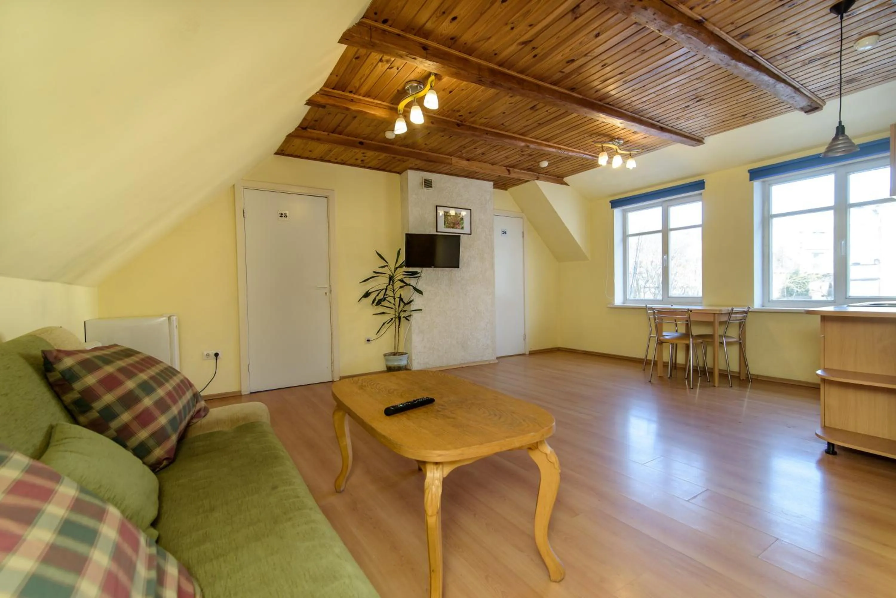 Communal lounge/ TV room in Hostel Filaretai