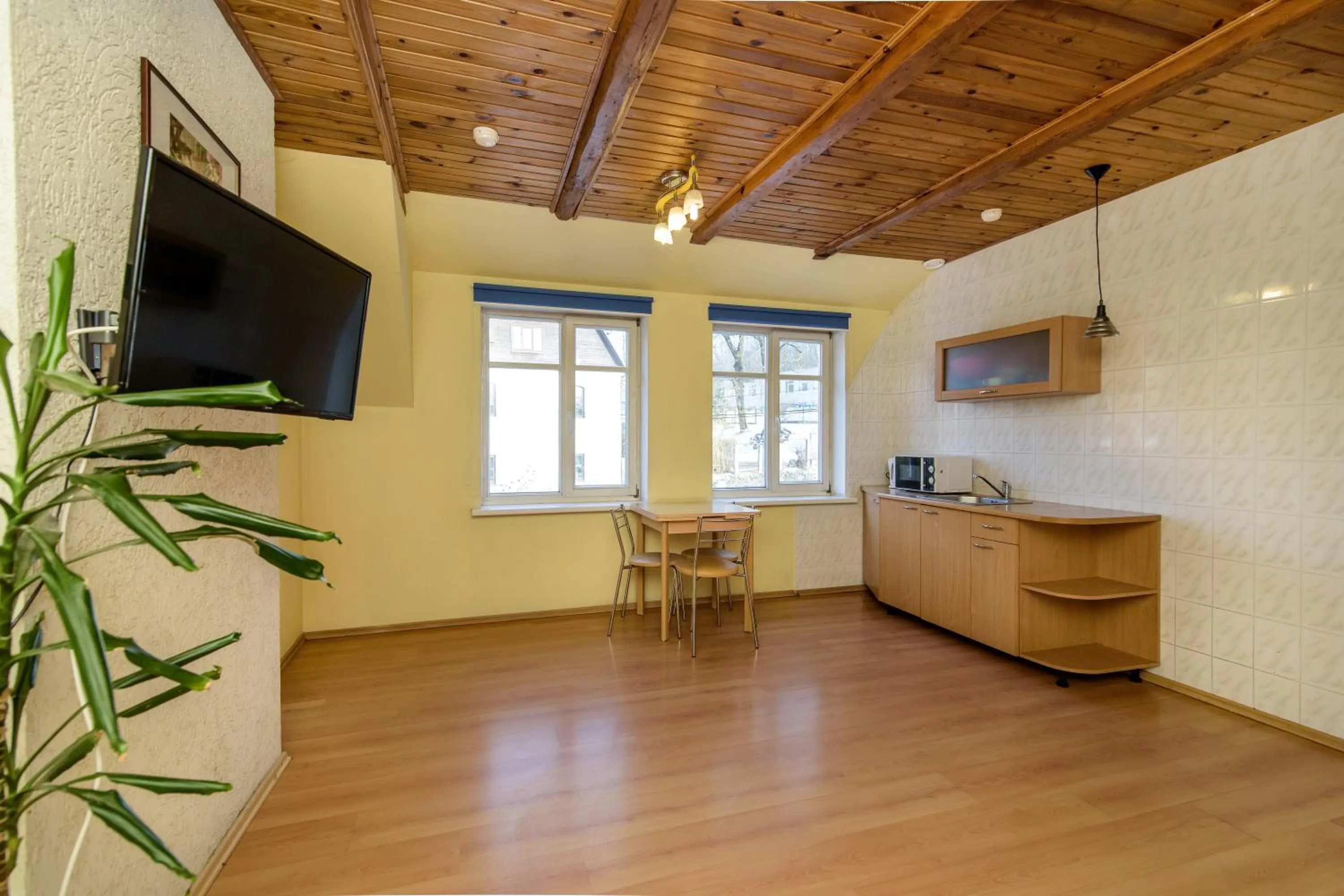 Communal lounge/ TV room in Hostel Filaretai